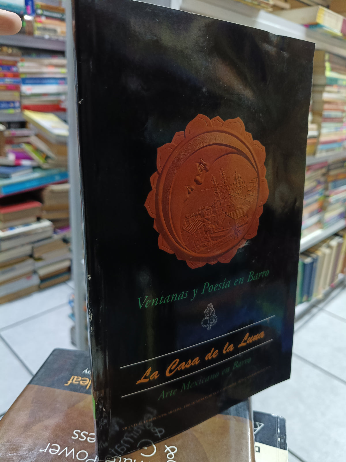 LA CASA DE LA LUNA VENTANAS Y POESIA EN BARRO USADO POESIA JUAREZ 507