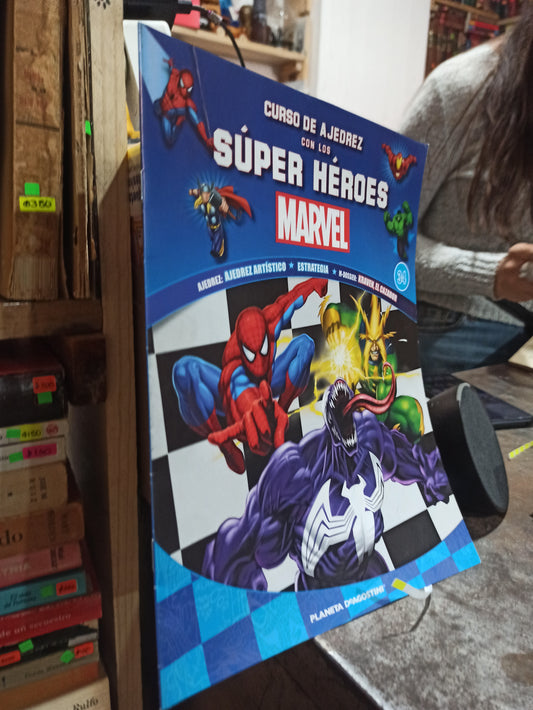 CURSO DE AJEDREZ CON LOS SUPER HEROES MARVEL POR EDITORIAL PLANETA-DEAGOSTINI USADO DEPORTES ALDAMA 62 PIEZAS