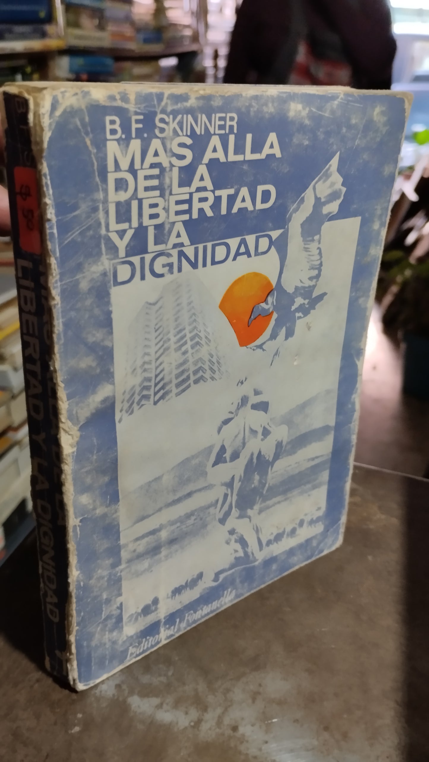 MAS ALLA DE LA LIBERTAD Y LA DIGNIDAD POR B F SKINNER LIBRO USADO PSICOLOGÍA ALDAMA