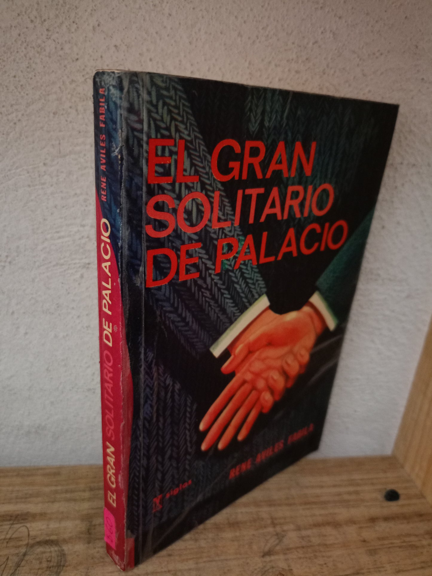 EL GRAN SOLITARIO DE PALACIO POR RENE AVILES FABILA USADO NOVELA LITERARIO 305