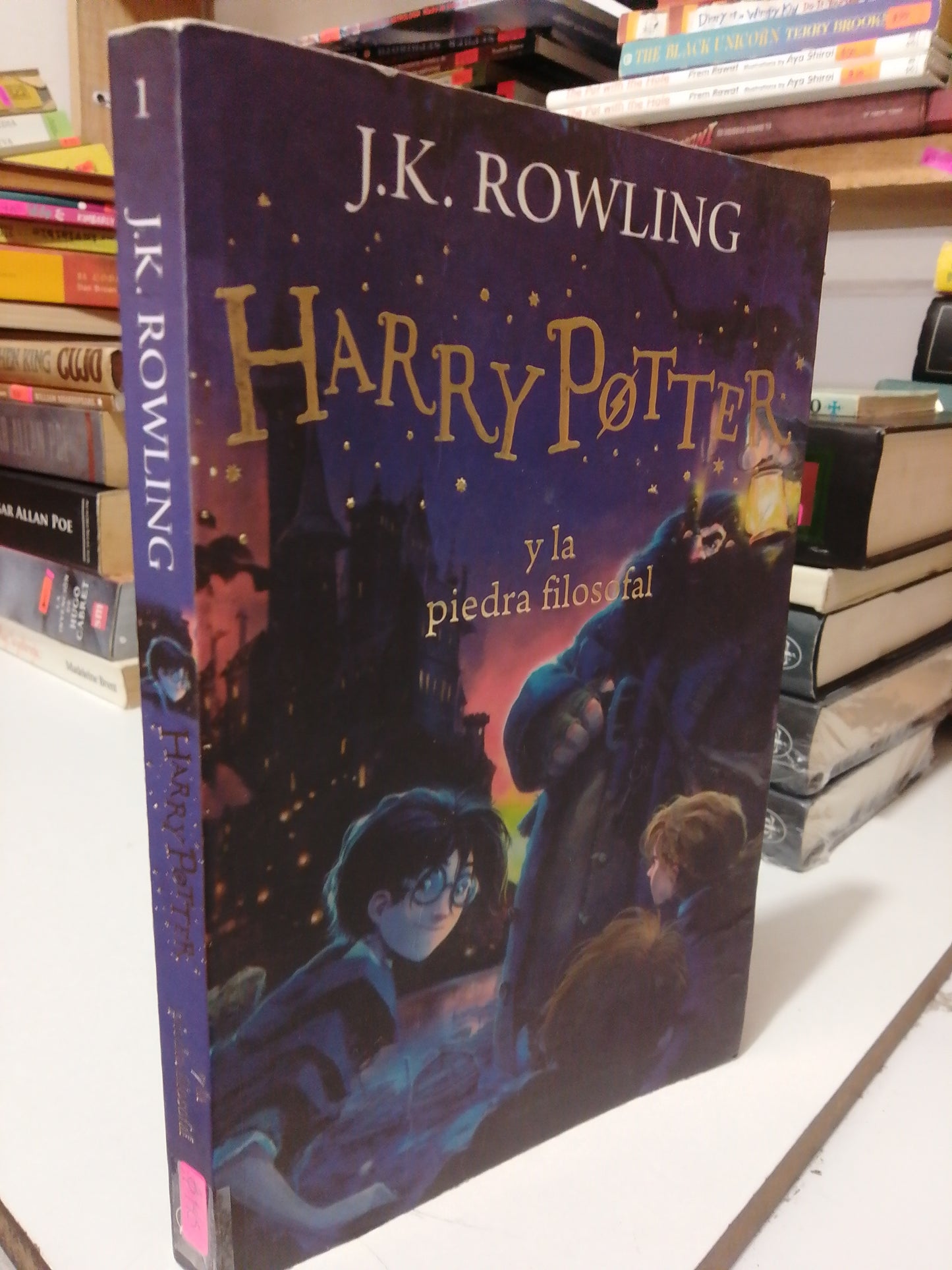 HARRY POTTER Y LA PIEDRA FILOSOFAL POR J.K. ROWLING USADO NOVELA JUAREZ