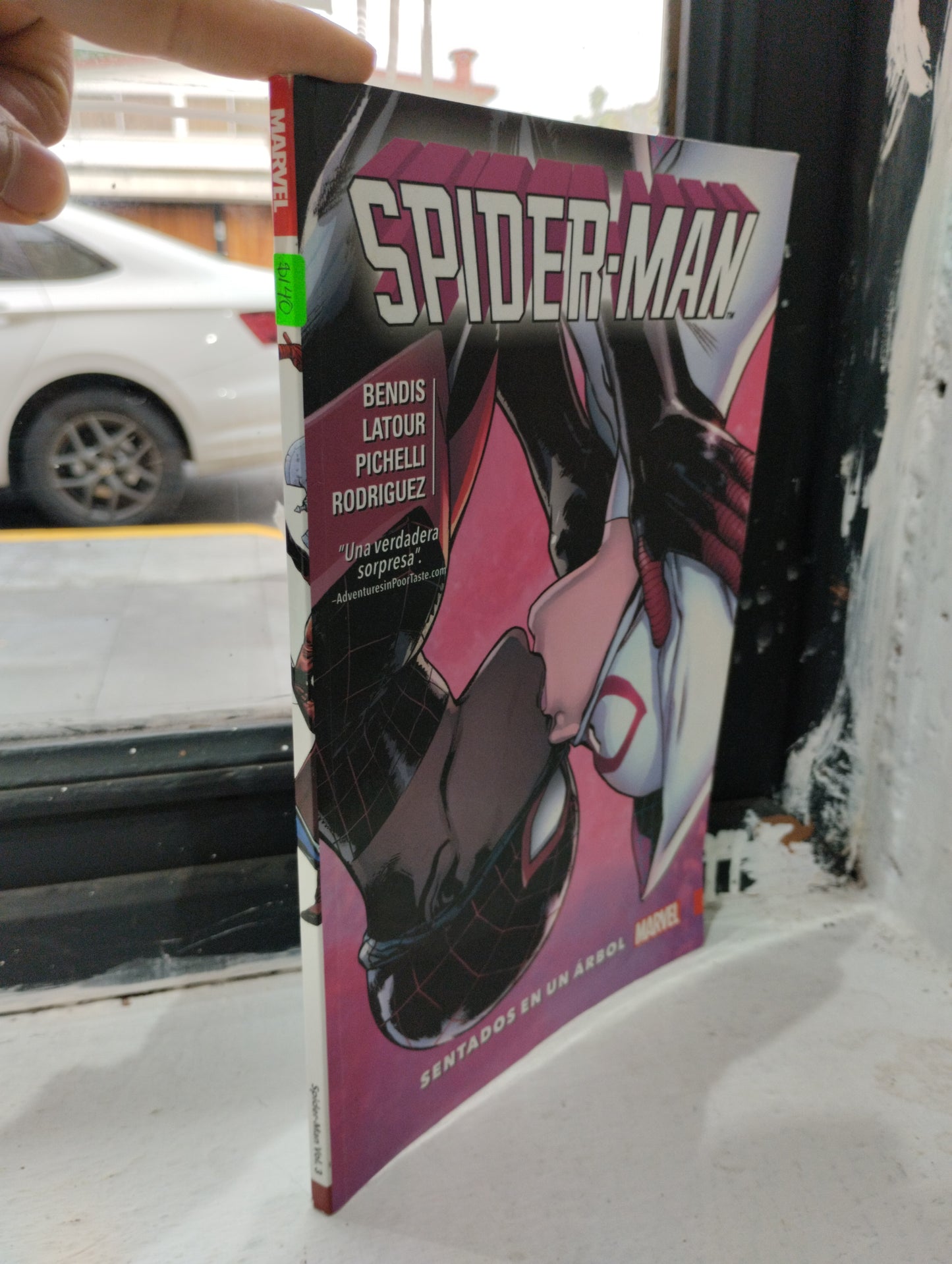 SPIDERMAN SENTADOS EN UN ARBOL BENDIS LATOUR PICHELLI RODRIGUEZ USADO NOVELAS JUARES 515