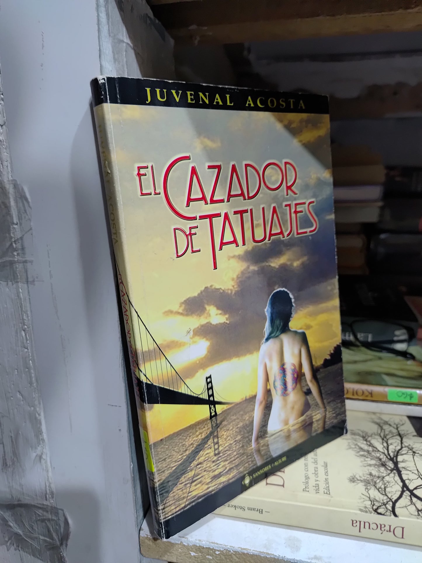 EL CAZADOR DE TATUAJES POR JUVENAL ACOSTA USADO NOVELAS JUAREZ