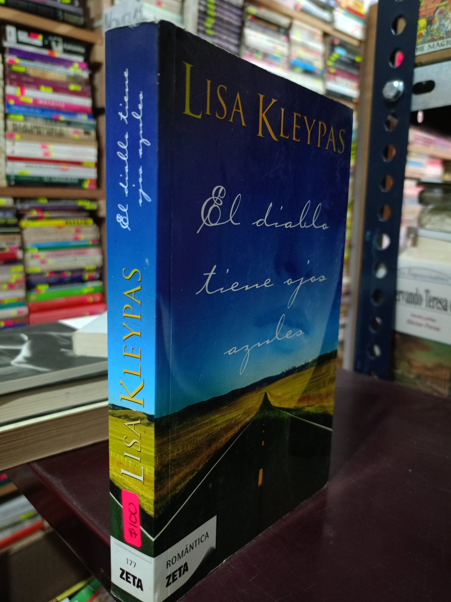 EL DIABLO TIENE OJOD AZULES POR LISA KLEYPAS USADO NOVELAS LITERARIO 305