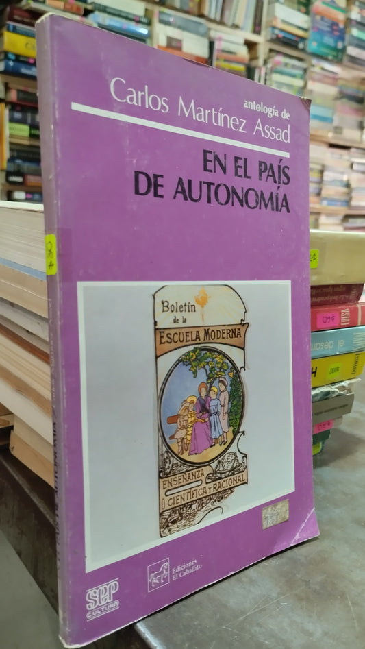 EN EL PAIS DE AUTONOMIA POR CARLOS MARTINEZ ASSAD LIBRO USADO HISTORIA ALDAMA