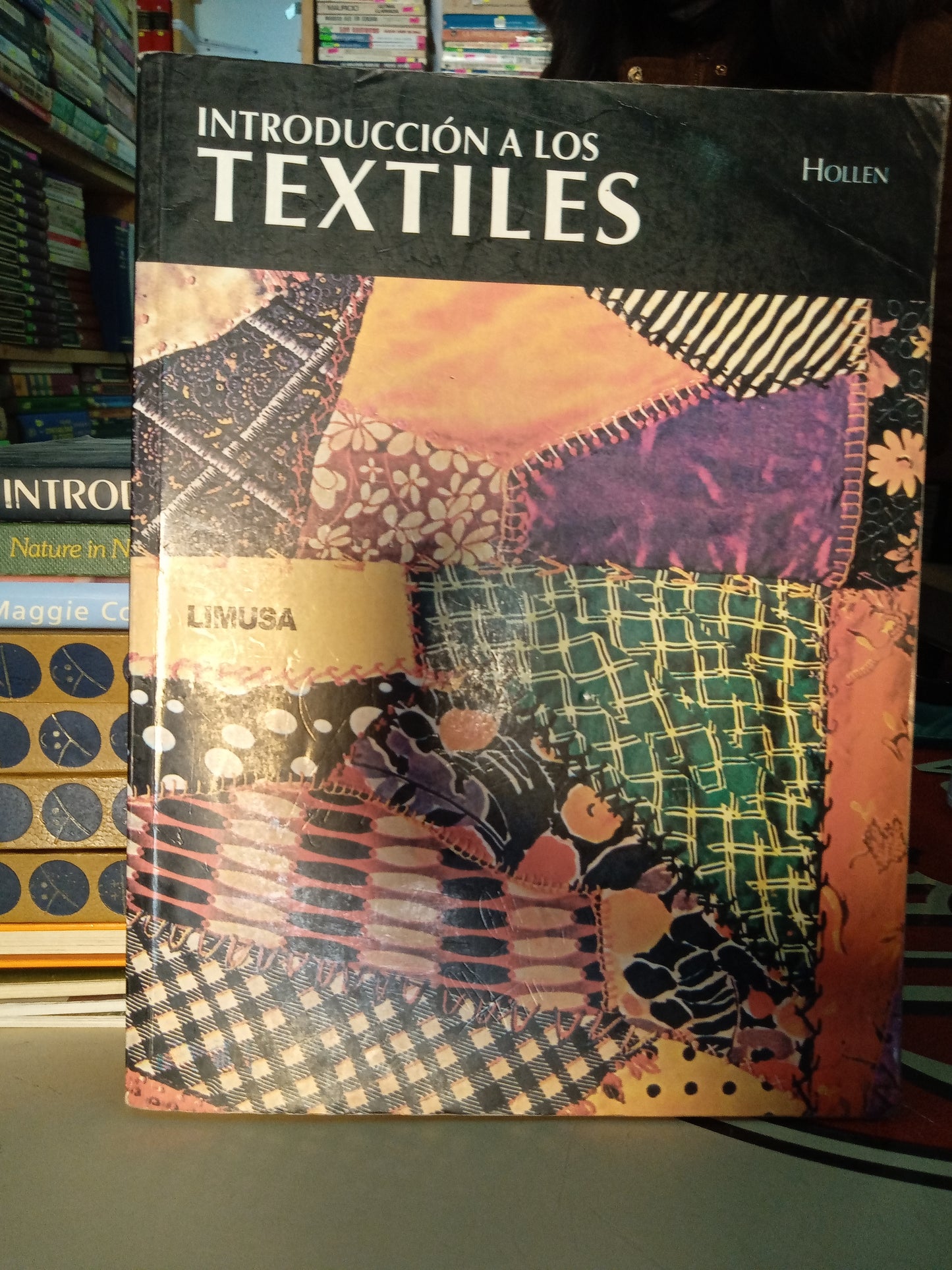 INTRODUCCIÓN A LOS TEXTILES POR HOLLEN USADO OFICIOS LITERARIO 207