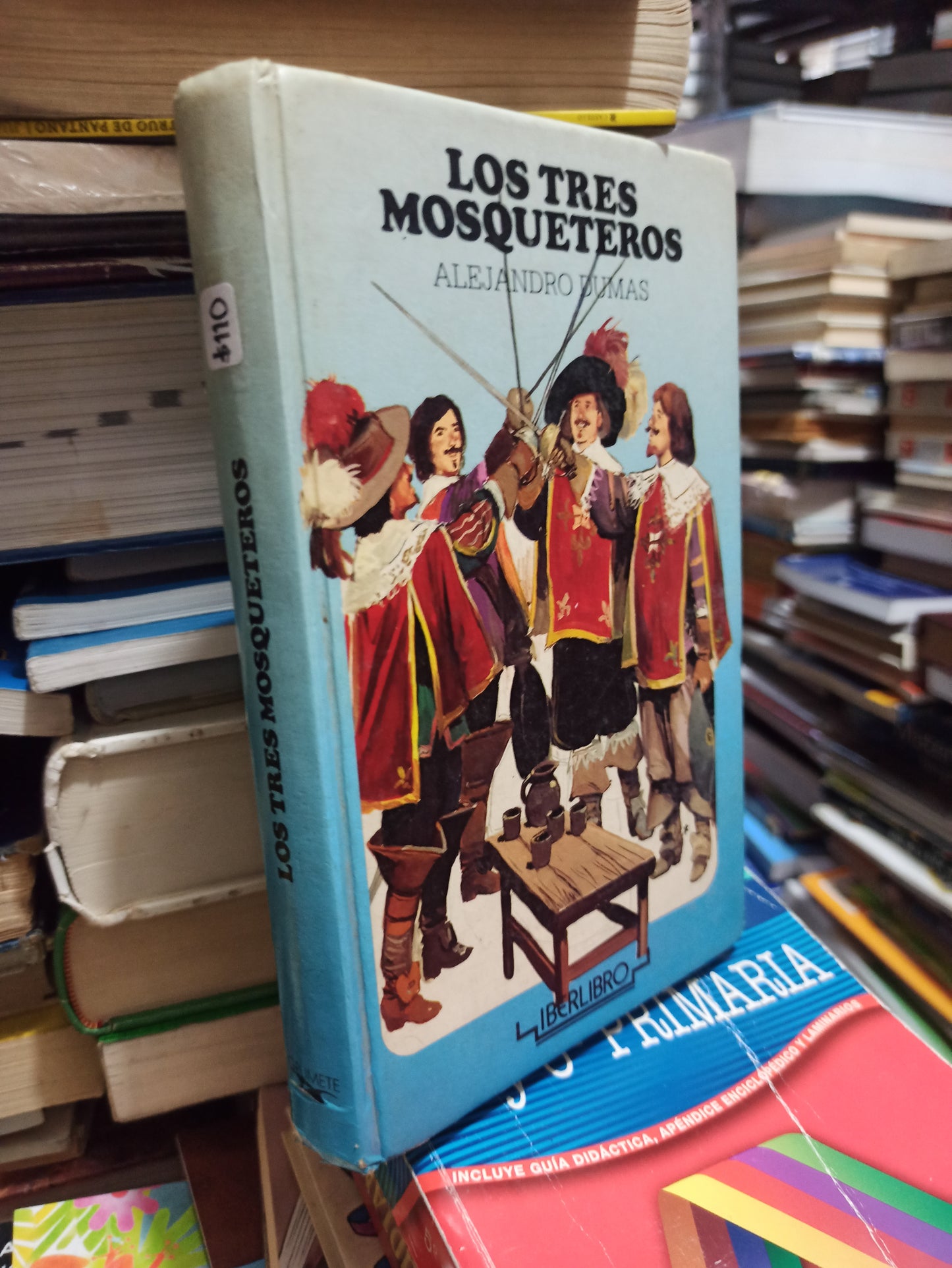 LOS TRES MOSQUETEROS POR ALEJANDRO DUMAS USADO NOVELAS JUÁREZ