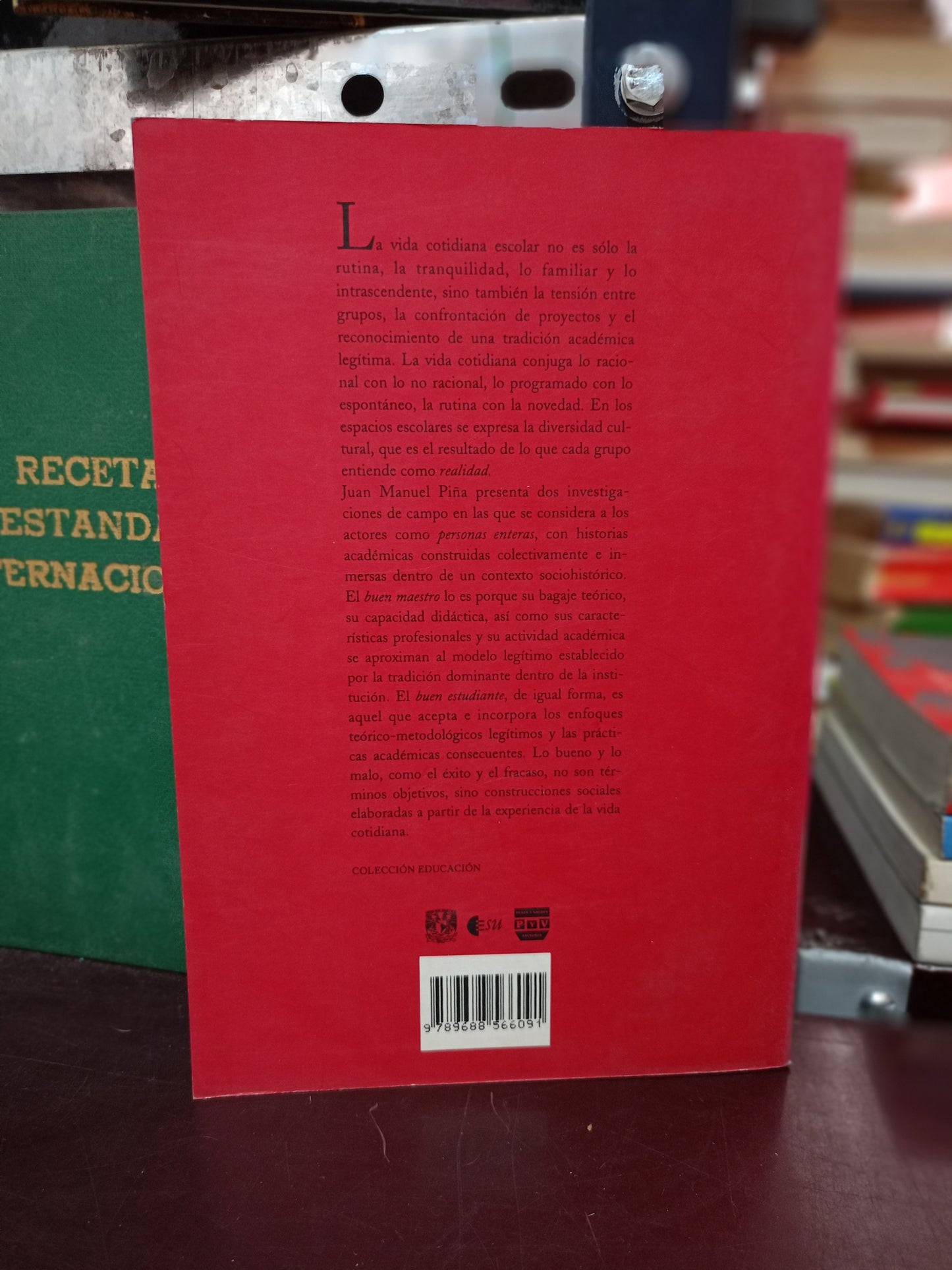 LA INTERPRETACIÓN DE LA VIDA COTIDIANA ESCOLAR POR JUAN MANUEL PIÑA OSORIO USADO EDUCACIÓN LITERARIO 305