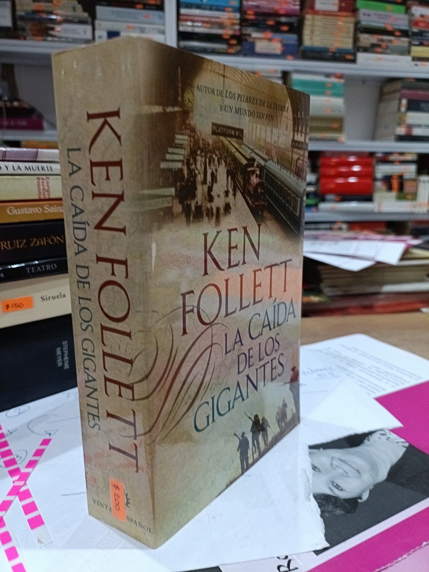 LA CAIDA DE LOS GIGANTES POR KEN FOLLET USADO NOVELA JUAREZ 515