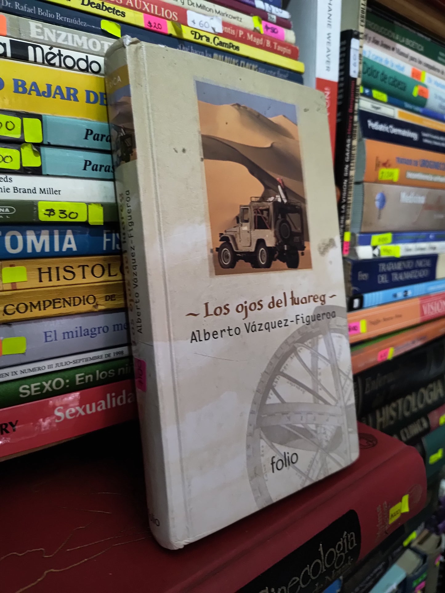 LOS OJOS DEL TUAREG POR ALBERTO VAZQUEZ USADO NOVELAS LITERARIO 305