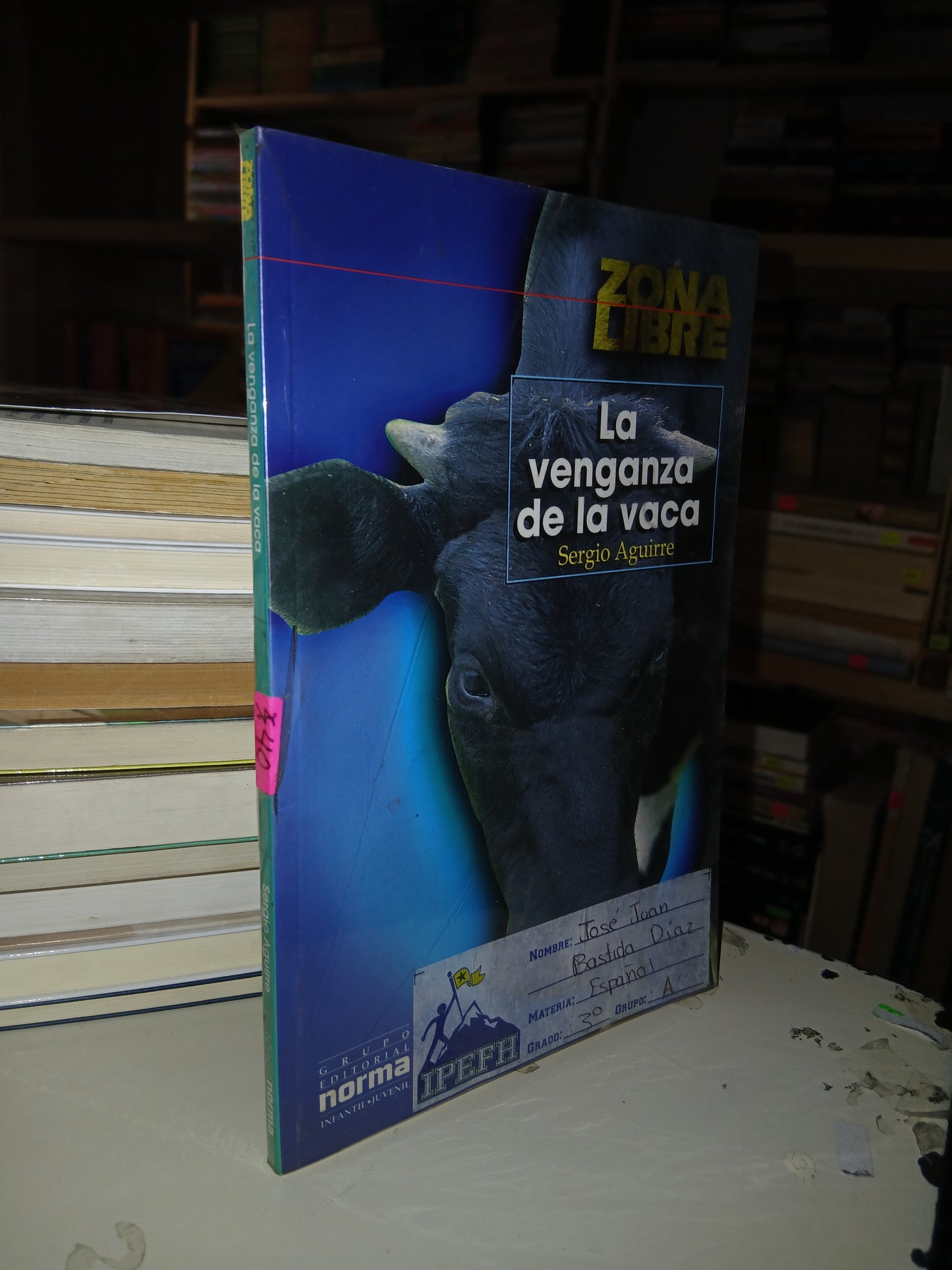 LA VENGANZA DE LA VACA POR SERGIO AGUIRRE USADO NOVELA LITERARIO
