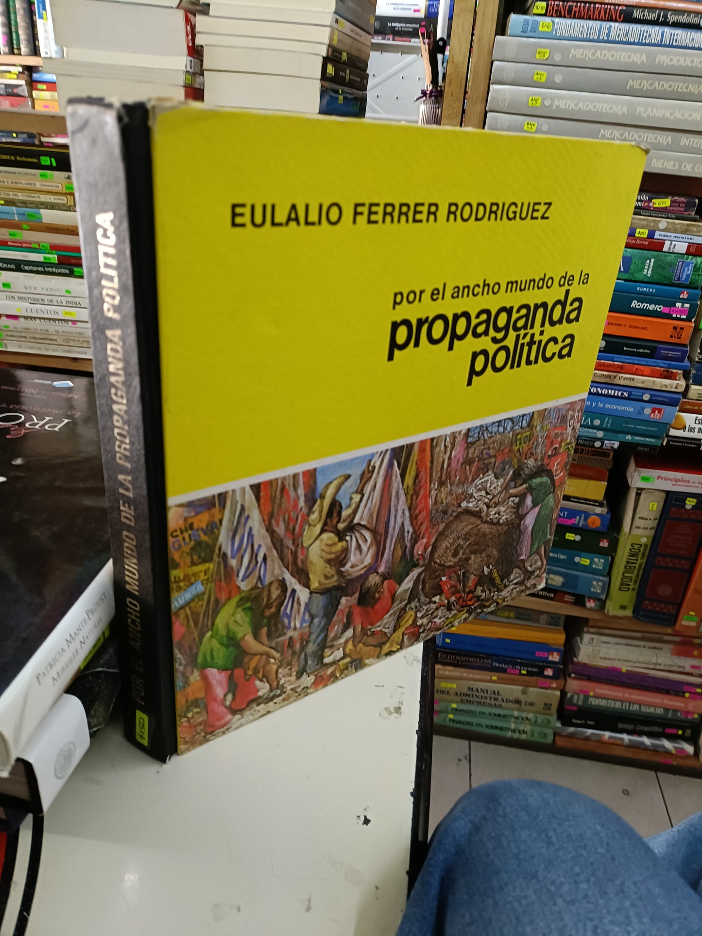 POR EL ANCHO MUNDO DE LA PROPAGANDA POLÍTICA POR EULALIO FERRER RODRÍGUEZ USADO ARTE LITERARIO 207