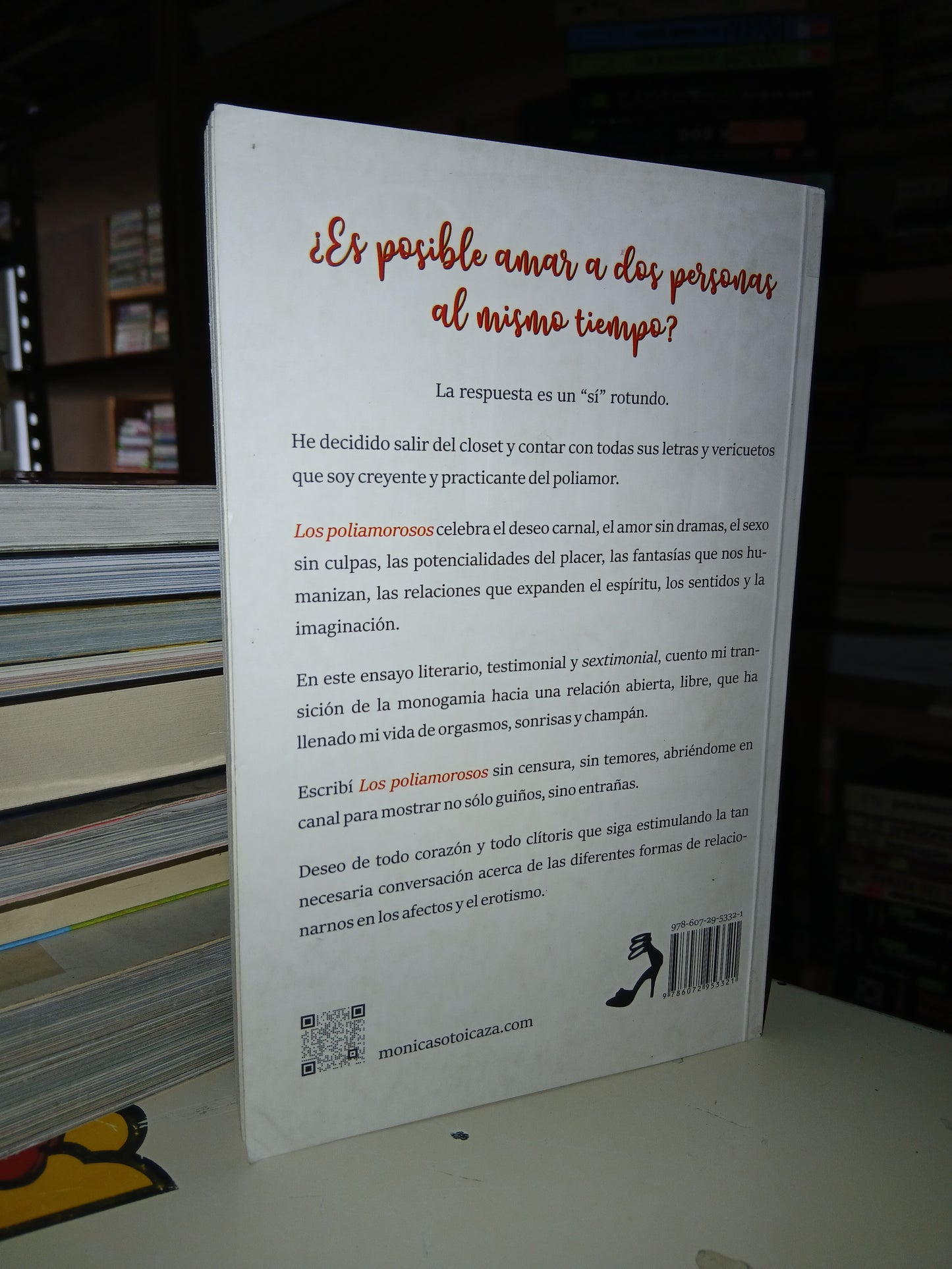 LOS POLIAMOROSOS POR MÓNICA SOTO ICAZA USADO NOVELA LITERARIO 207