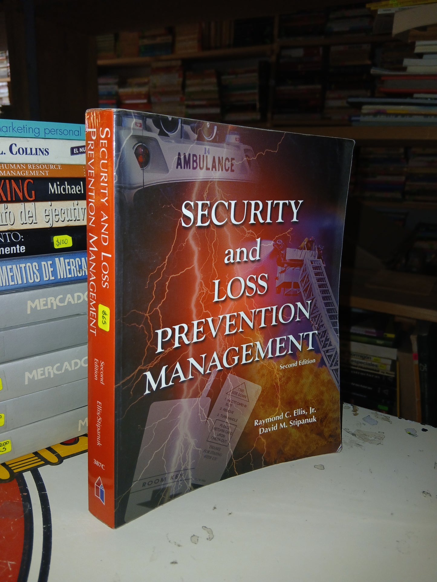 SECURITY AND LOSS PREVENTION MANAGEMENT POR RAYMOND C. ELLIS, JR. Y DAVID M. STIPANUK USADO MARKETING LITERARIO 207