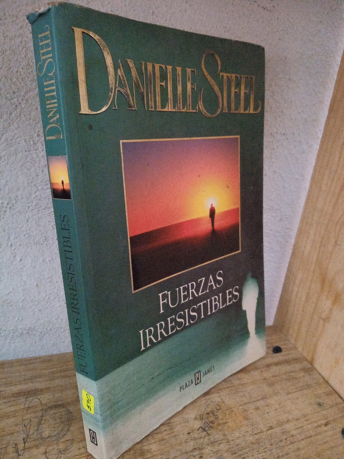 FUERZAS IRRESISTIBLES SANIELLE STEEL USADO NOVELA LITERARIO 305
