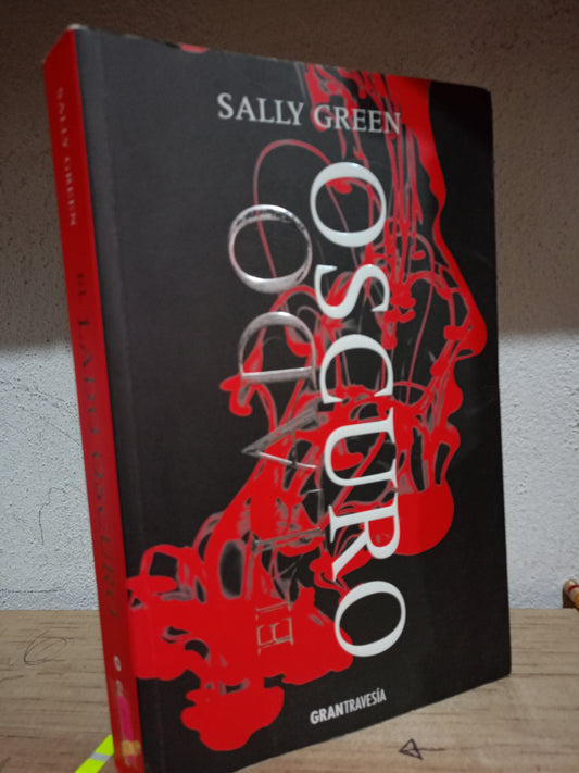 EL LADO OSCURO POR SALLY GREEN USADO NOVELA LITERARIO 305