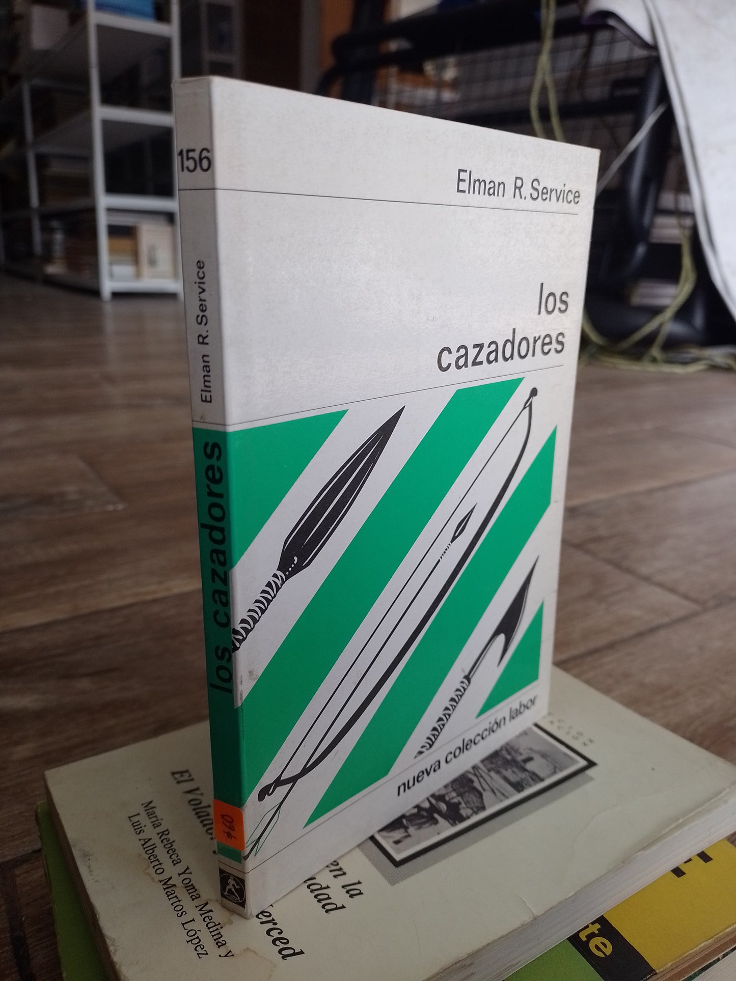 LOS CAZADORES POR ELMA. R SERVICE USADO SOCIOLOGIA JUAREZ 515
