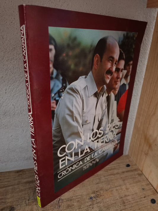 CON LOS PIES EN LA TIERRA CRÓNICA DE LA CAMPAÑA USADO HISTORIA LITERARIO 305