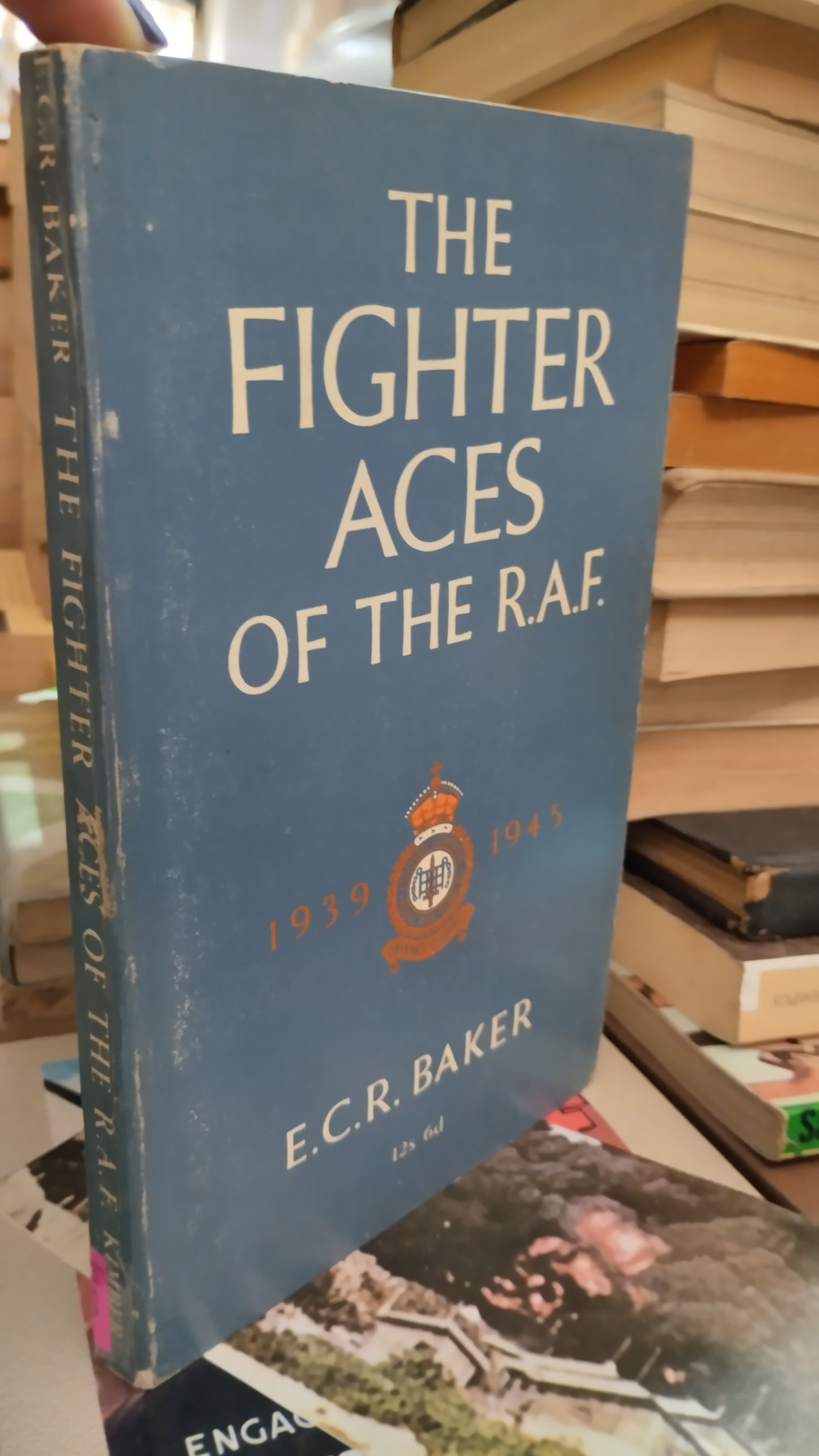 THE FIGHTER ACES OF THE RAF POR ECR BAKER LIBRO USADO HISTORIA ALDAMA EDITORIAL KIMBER PAPERBACK LIBRARY