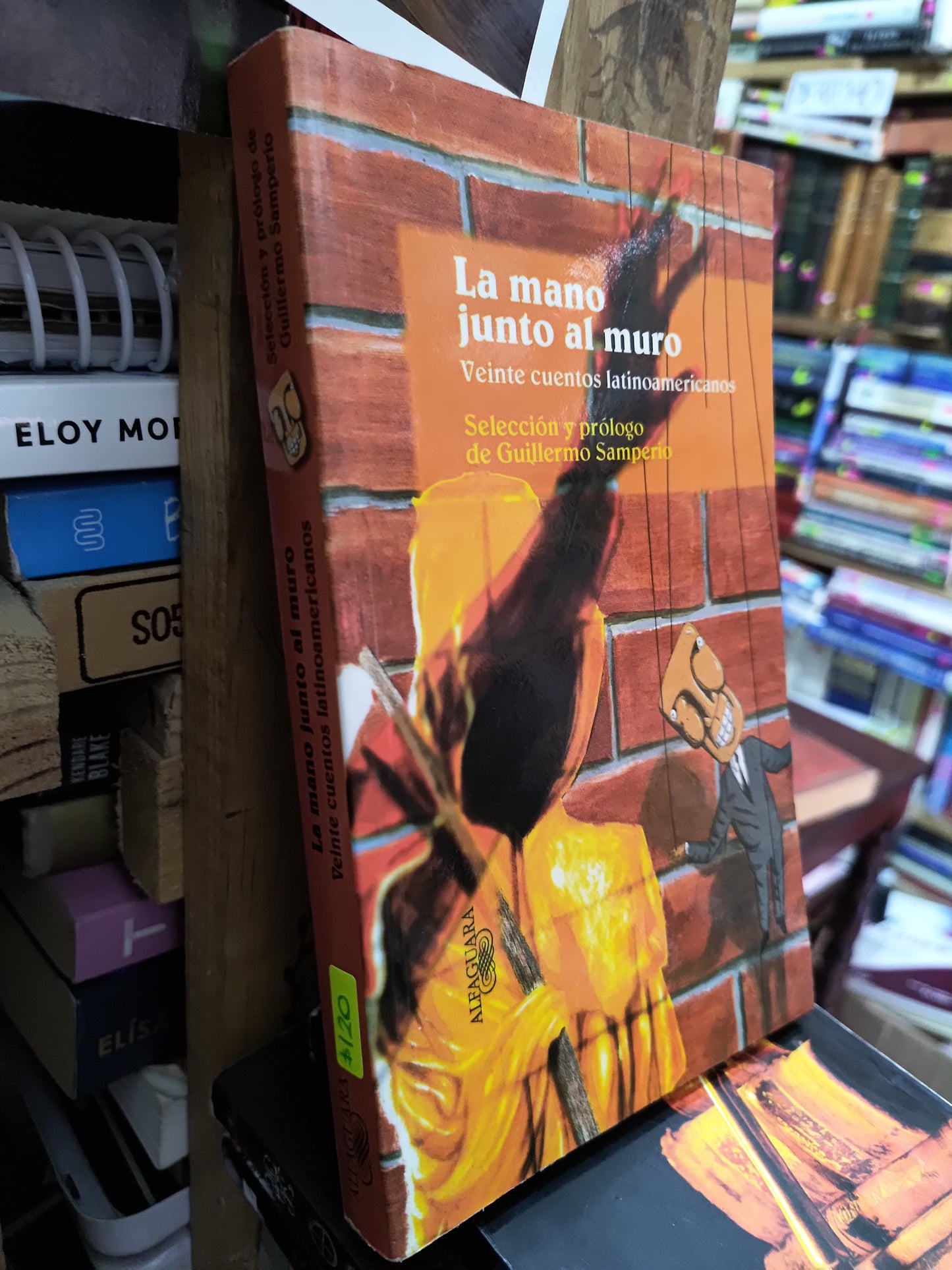 LA MANO JUNTO AL MURO VEINTE CUENTOS LATINOAMERICANOS POR GUILLERMO SAMPERIO USADO NOVELAS LITERARIO 305