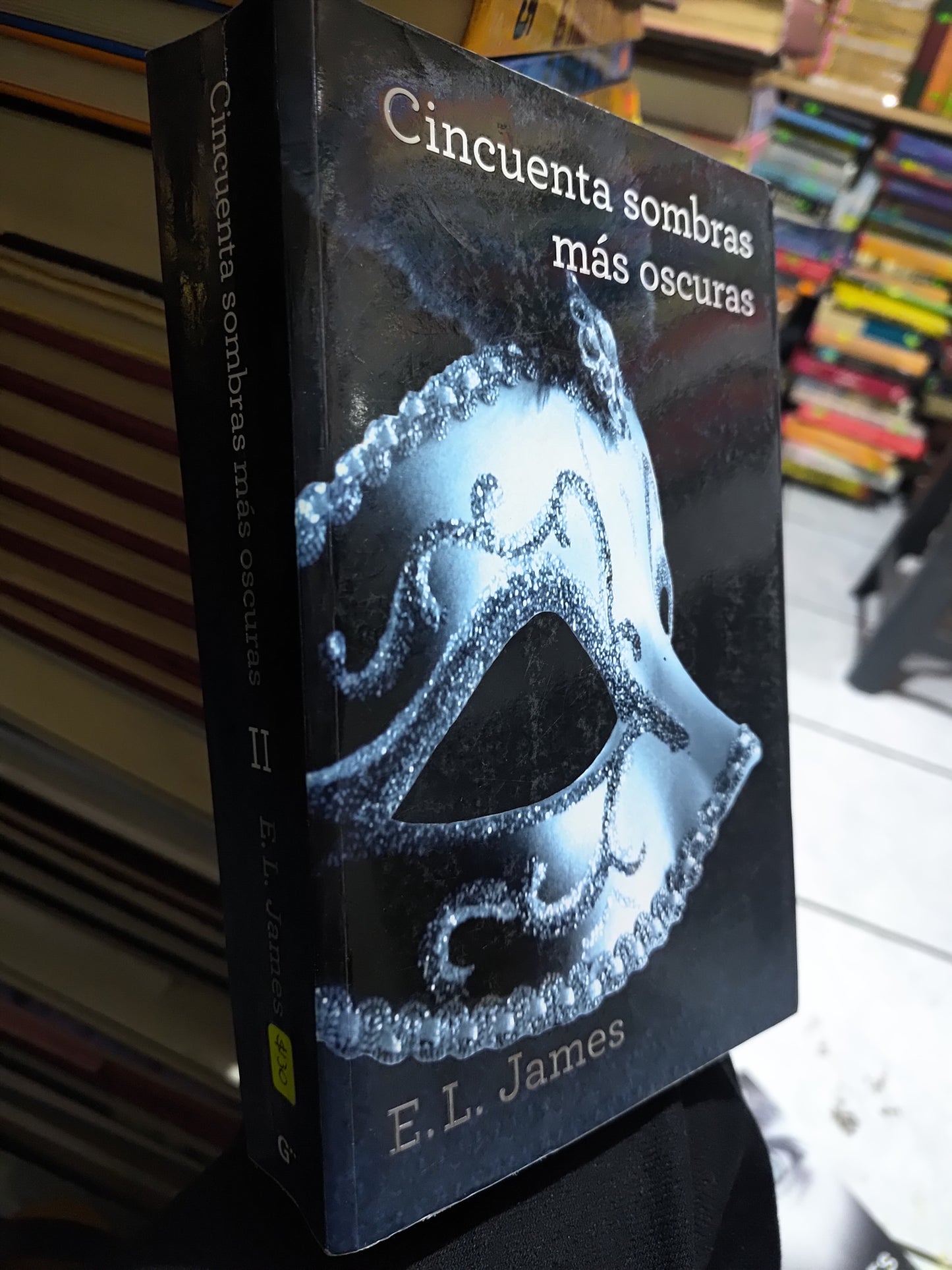 CINCUENTA SOMBRAS MAS OSCURAS POR E. L. JAMES USADO NOVELAS JUAREZ 507