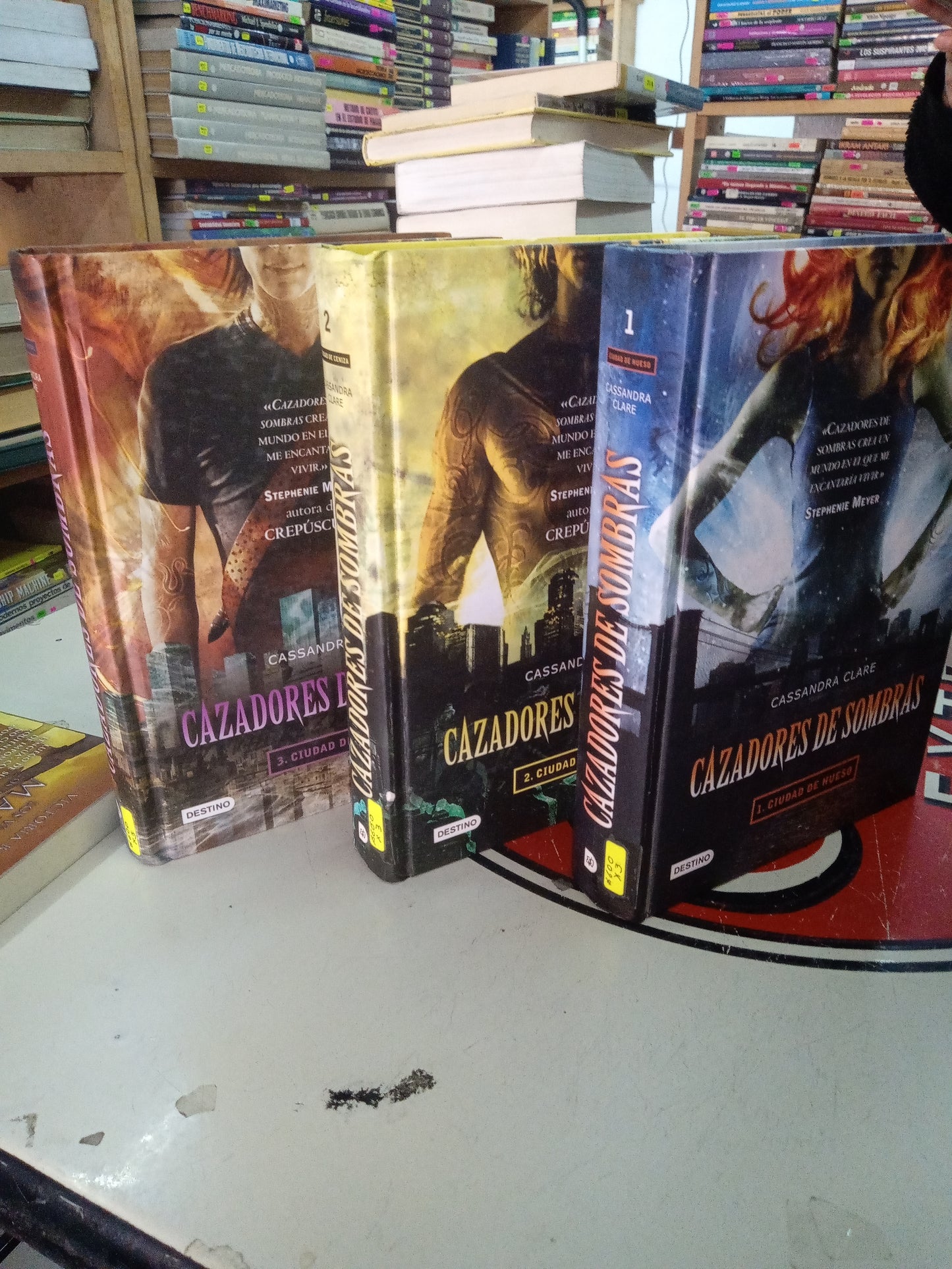 CAZADORES DE SOMBRAS POR CASSANDRA CLARE ( 3 X $600 ) USADO NOVELA LITERARIO 207