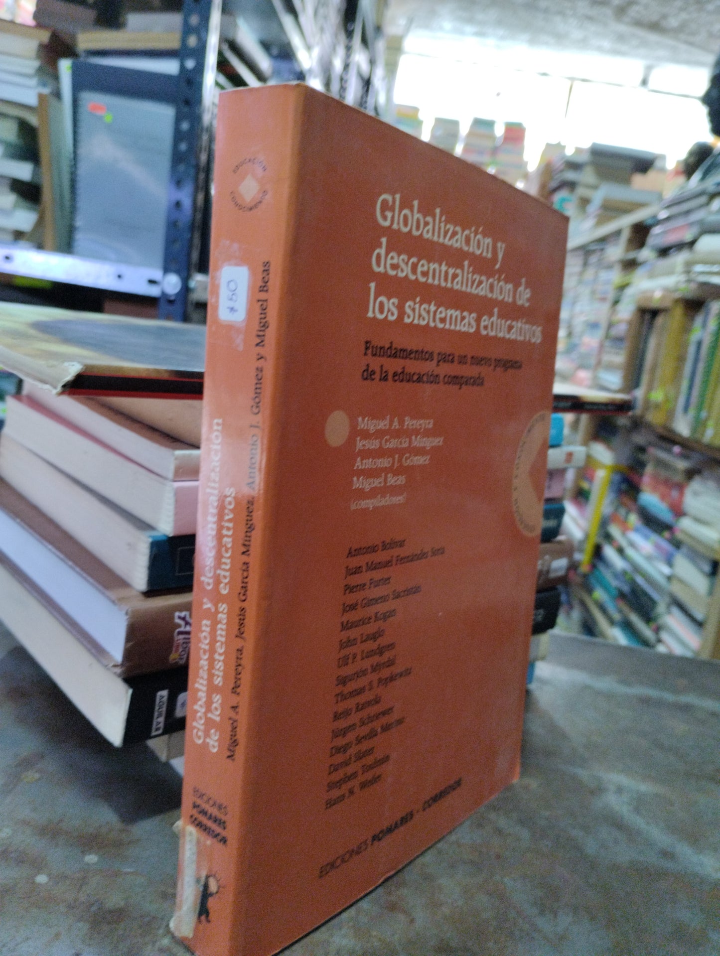 GLOBALIZACION Y DESCENTRALIZACION DE LOS SISTEMAS EDUCATIVOS POR MIGUEL A PEREYRA JESUS GARCIA ANTONIO GOMEZ USADO EDUCACIÓN ALDAMA