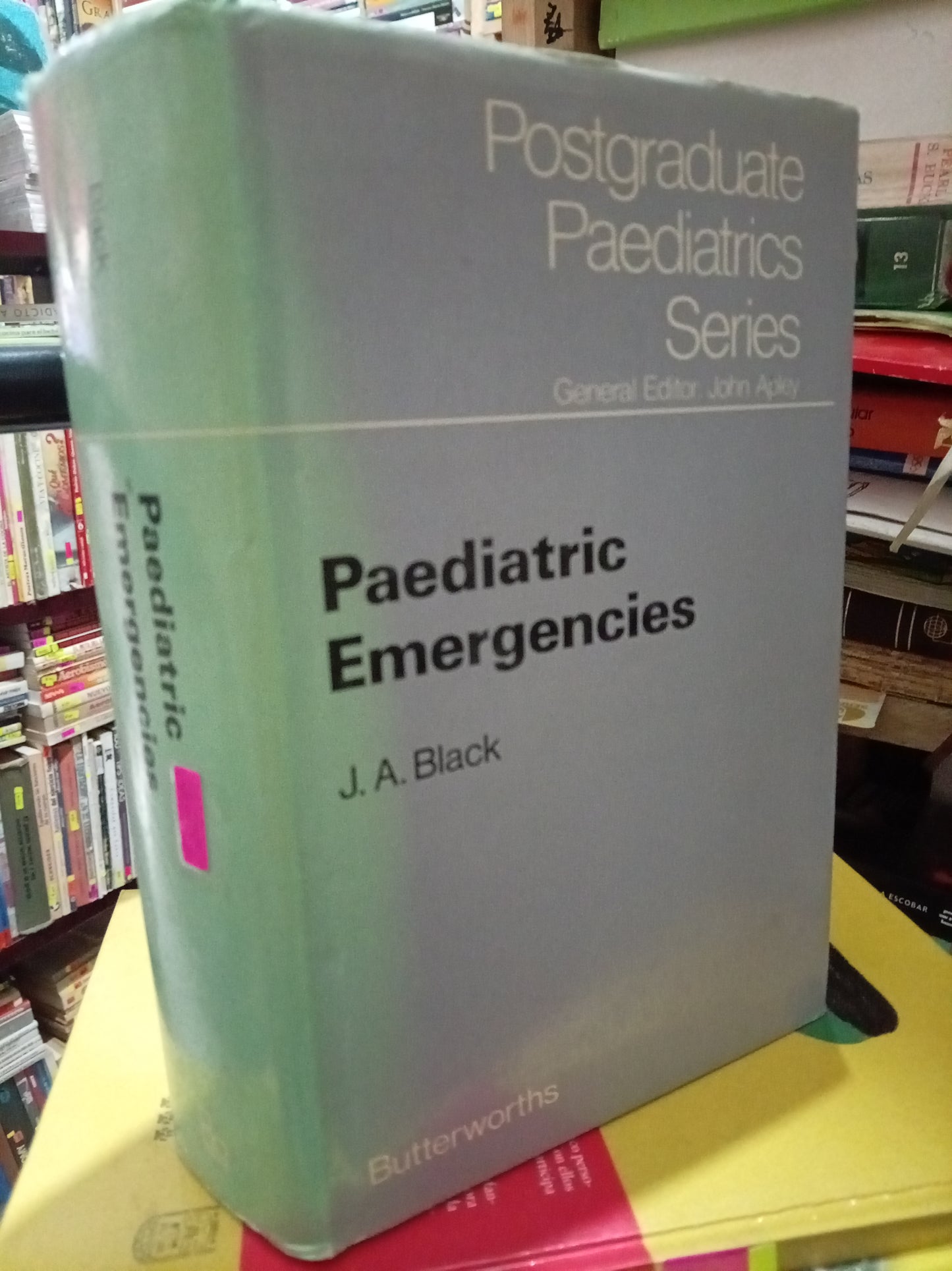 PAEDIATRIC EMERGENCIES POR J. A. BLCK USADO SALUD LITERARIO 305