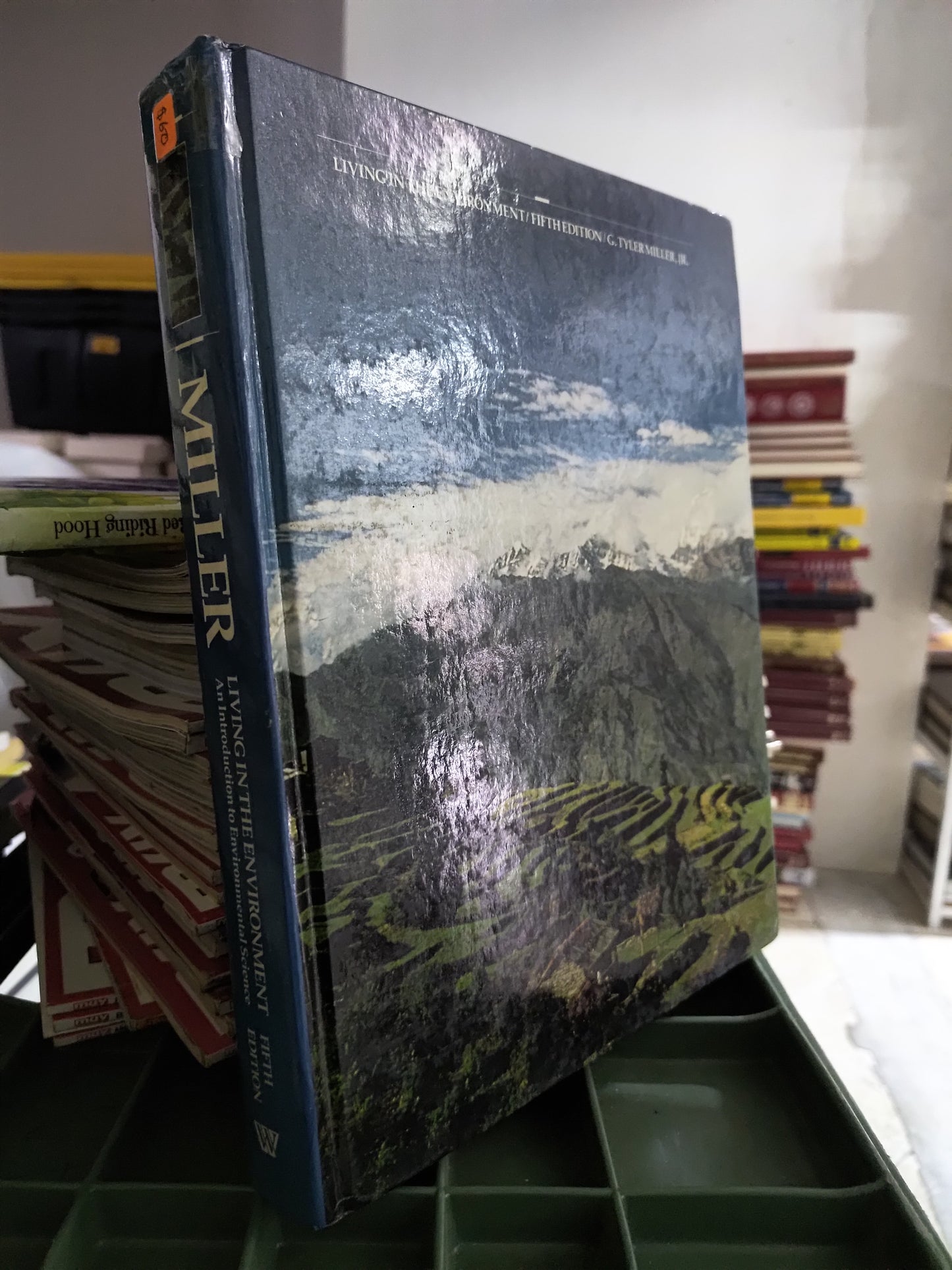 LIVING THE ENVIRONMENT POR G. TYLER MILLER USADO CIENCIAS JUAREZ 515