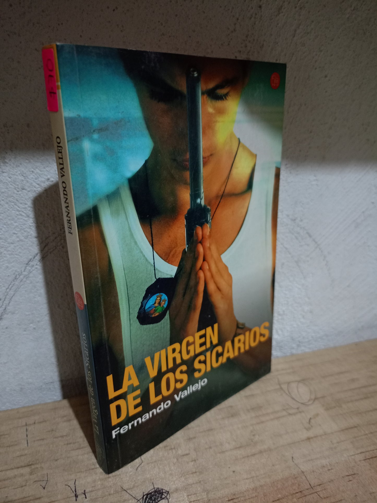 LA VIRGEN DE LOS SICARIOS POR FERNANDO VALLEJO USADO POLÍTICA LITERARIO 305