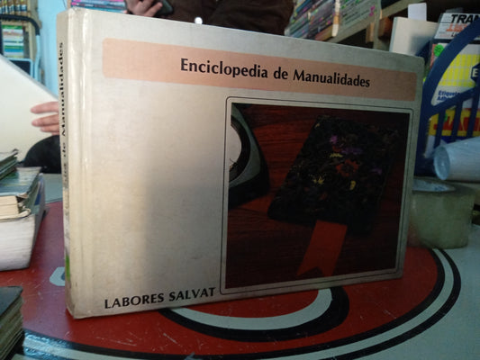 ENCICLOPEDIA DE MANUALIDADES BORDADO LAMPARAS Y PANTALLAS USADO OFICIOS LITERARIO 207