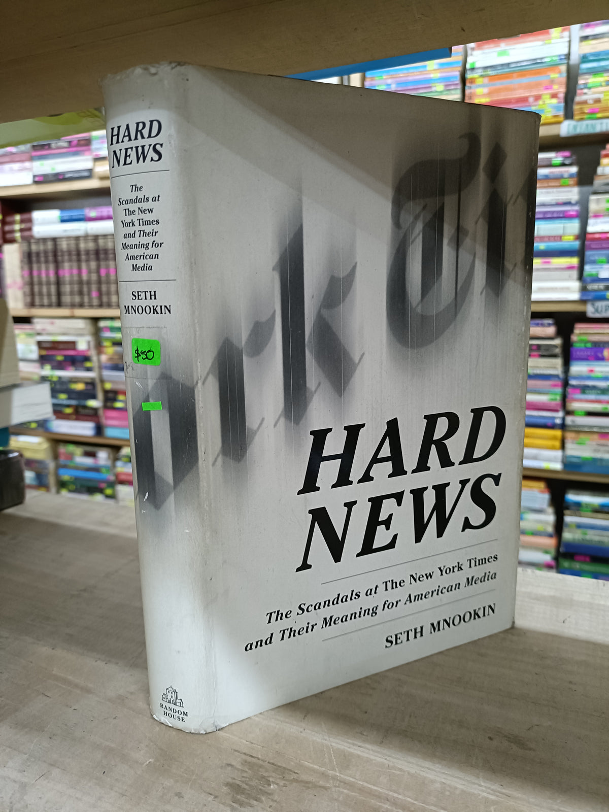 HARD NEWS POR SETH MNOOKIN USADO IDIOMAS LITERARIO 207