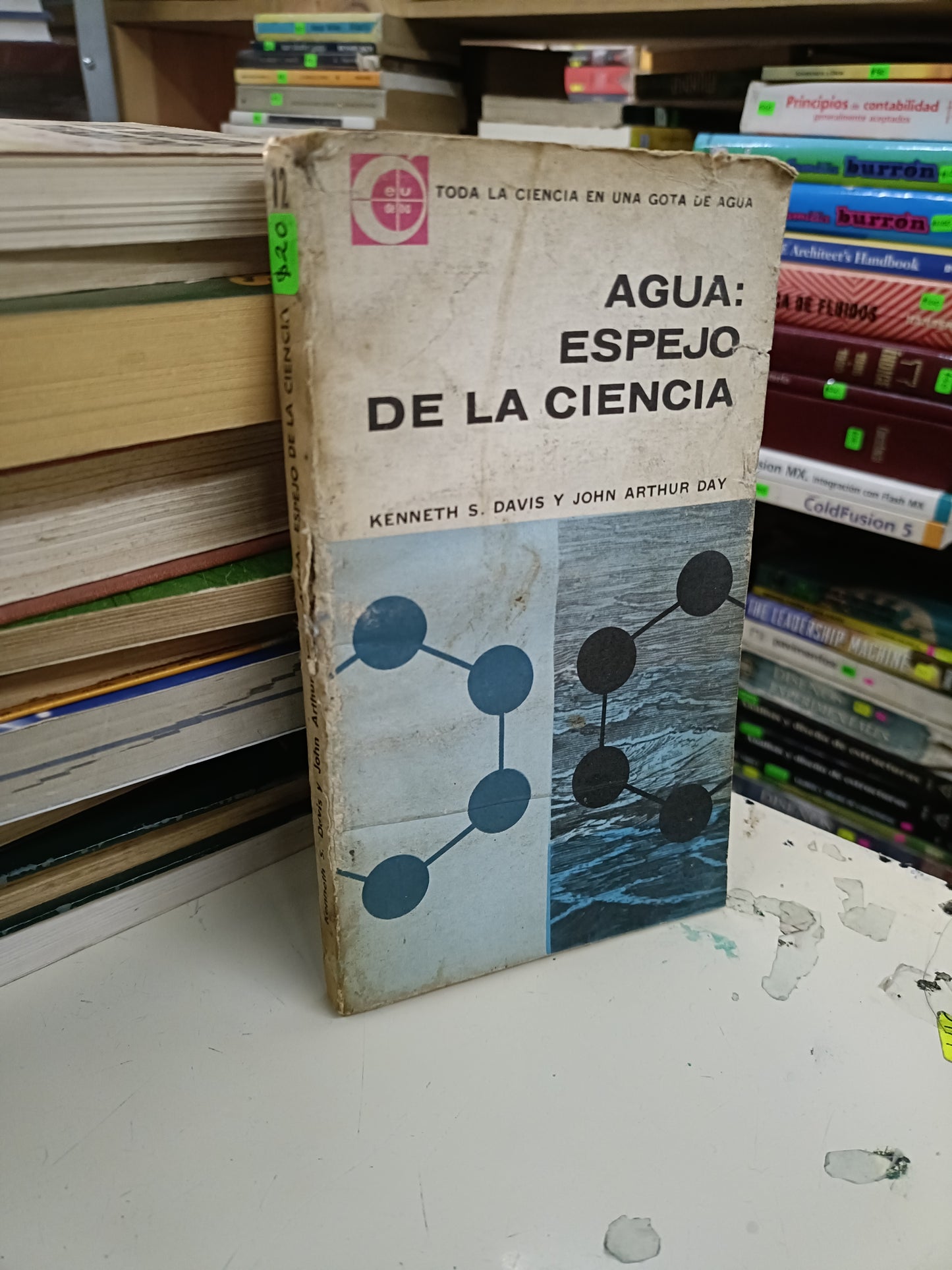AGUA: ESPEJO DE LA CIENCIA POR KENNETH S. DAVIS Y JOHN ARTHUR DAY USADO NOVELA LITERARIO 207