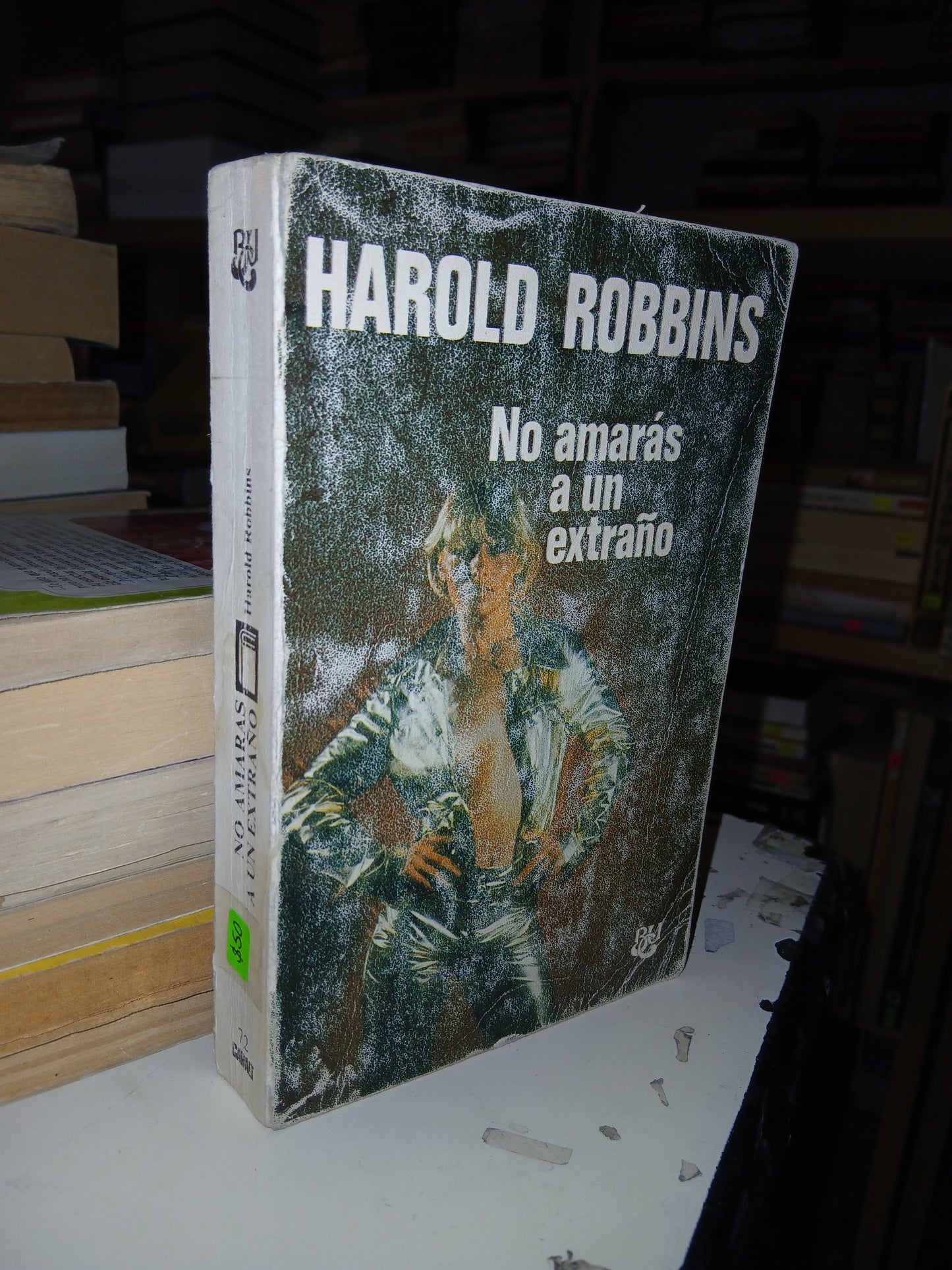 NO AMARÁS A UN EXTRAÑO POR HAROLD ROBBINS USADO NOVELA LITERARIO 207