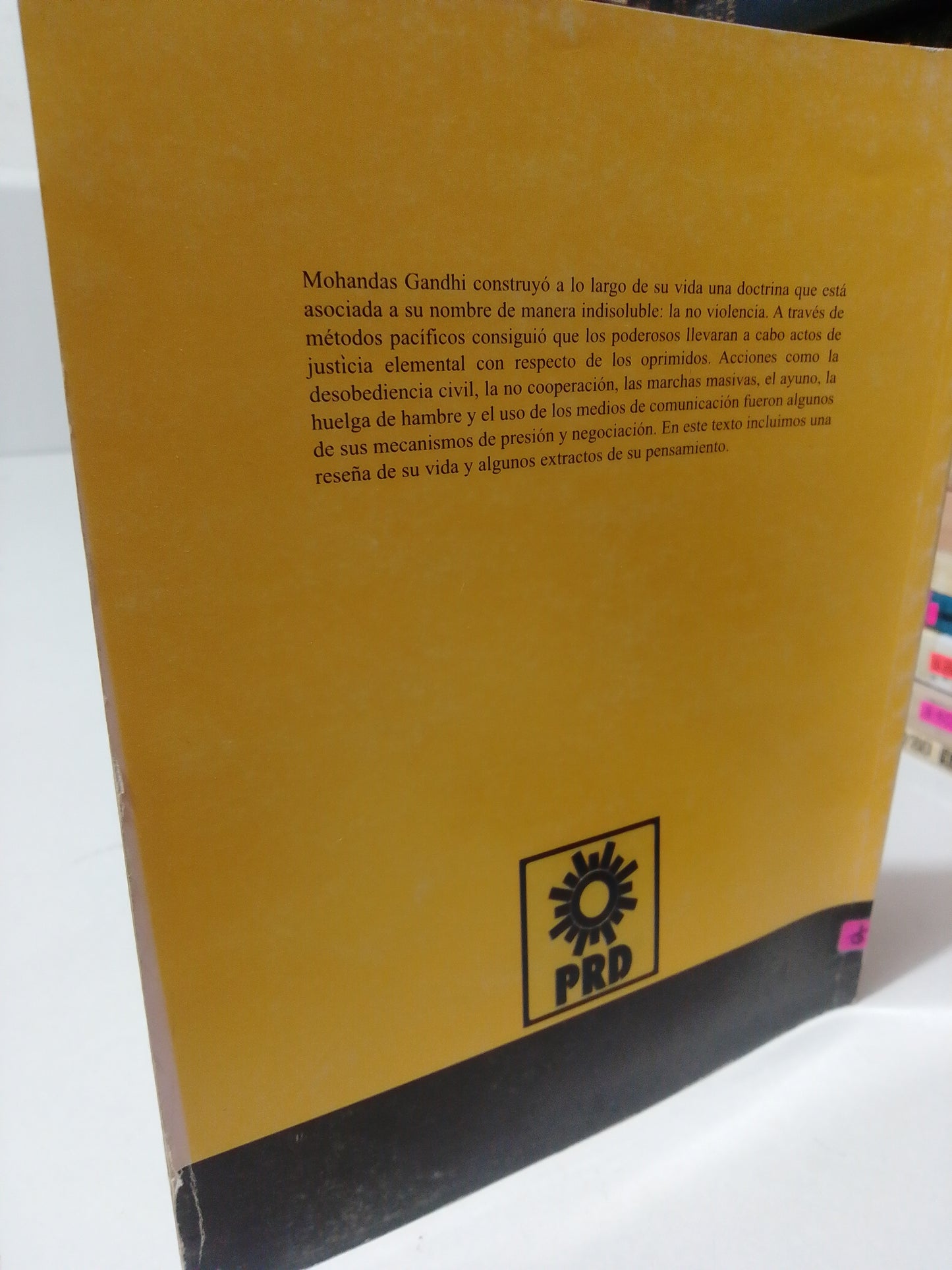 MOHANDAS GANDHI SU VIDA Y SUS IDEAS ACERCA DE LA NO VIOLENCIA POR EDGAR ADRIAN MORA USADO HISTORIA JUÁREZ
