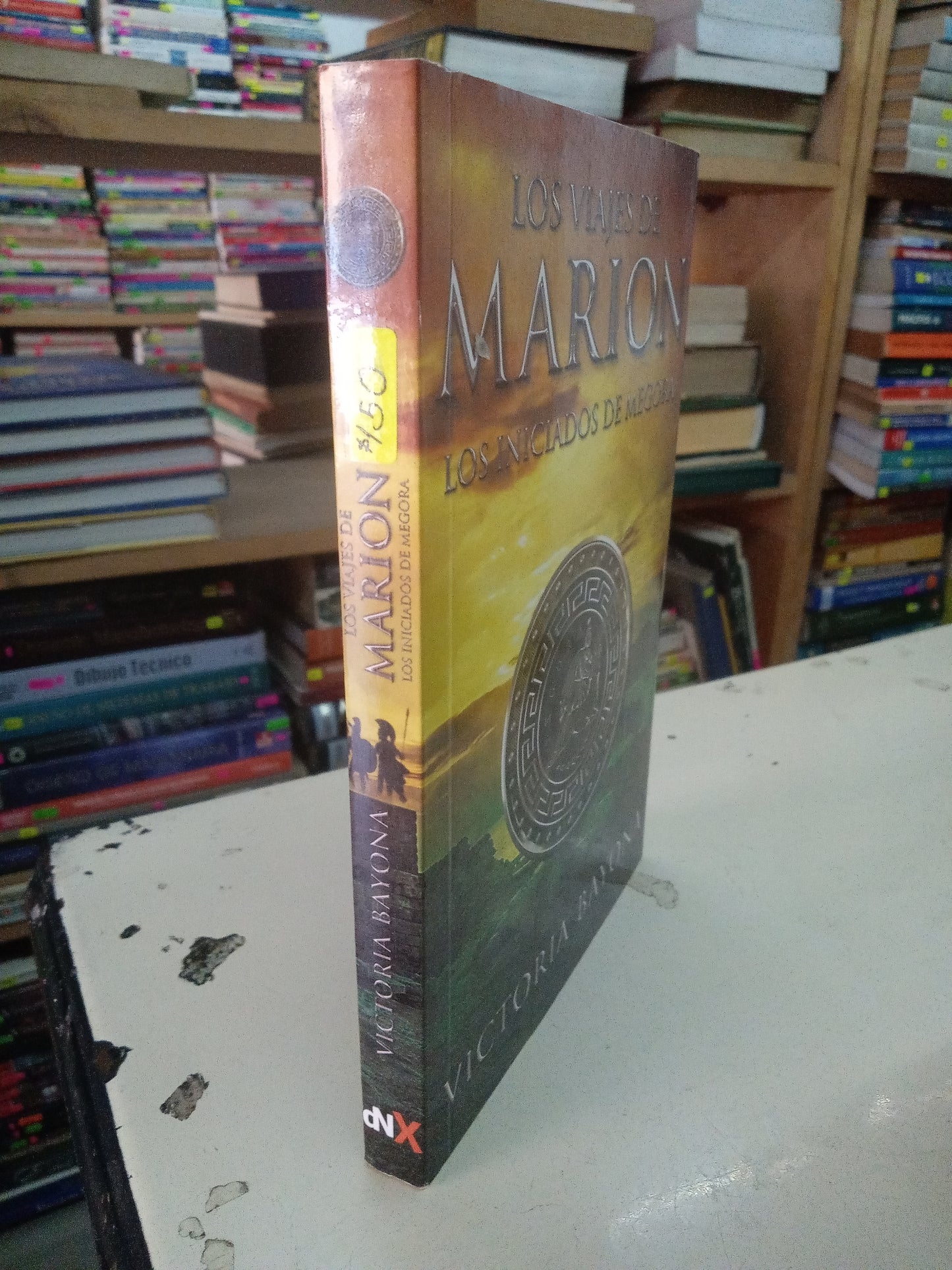 LOS VIAJES DE MARION LOS INICIADOS DE MEGORA POR VICTORIA BAYONA USADO NOVELA LITERARIO 207