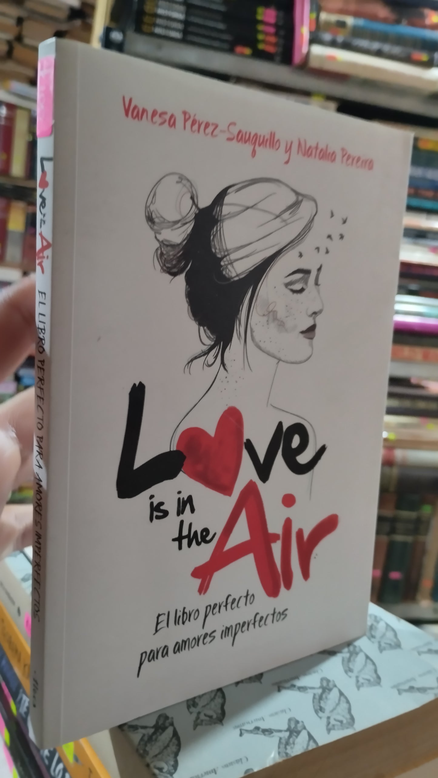 LOVE IS IN THE AIR EL LIBRO PERFECTO PARA AMORES IMPERFECTOS LIBRO USADO NOVELAS ALDAMA