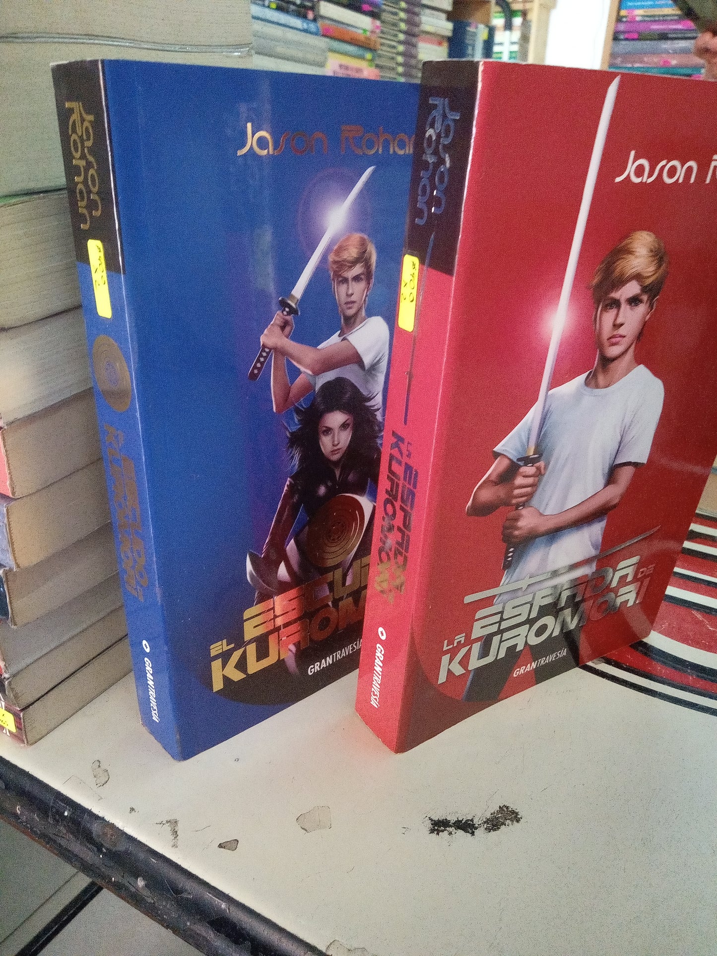 LA ESPADA DE KUROMORI EL ESCUDO DE KUROMORI ( $400 X 2 ) POR JASON ROHAN USADO NOVELA LITERARIO 207