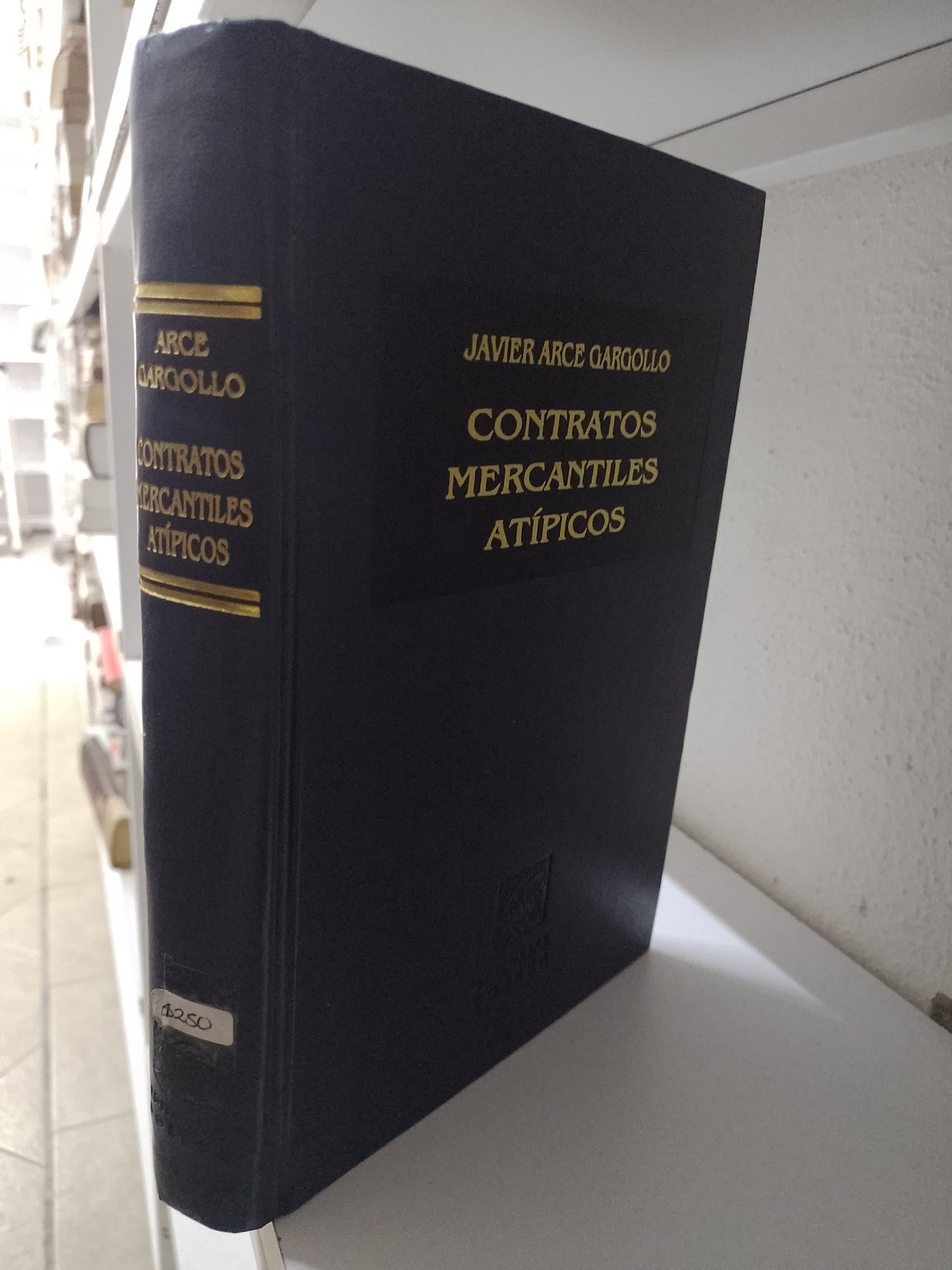 CONTRATOS MERCANTILES ATIPICOS POR JAVIER ARCE GARGOLLO USADO DERECHO JUAREZ 515
