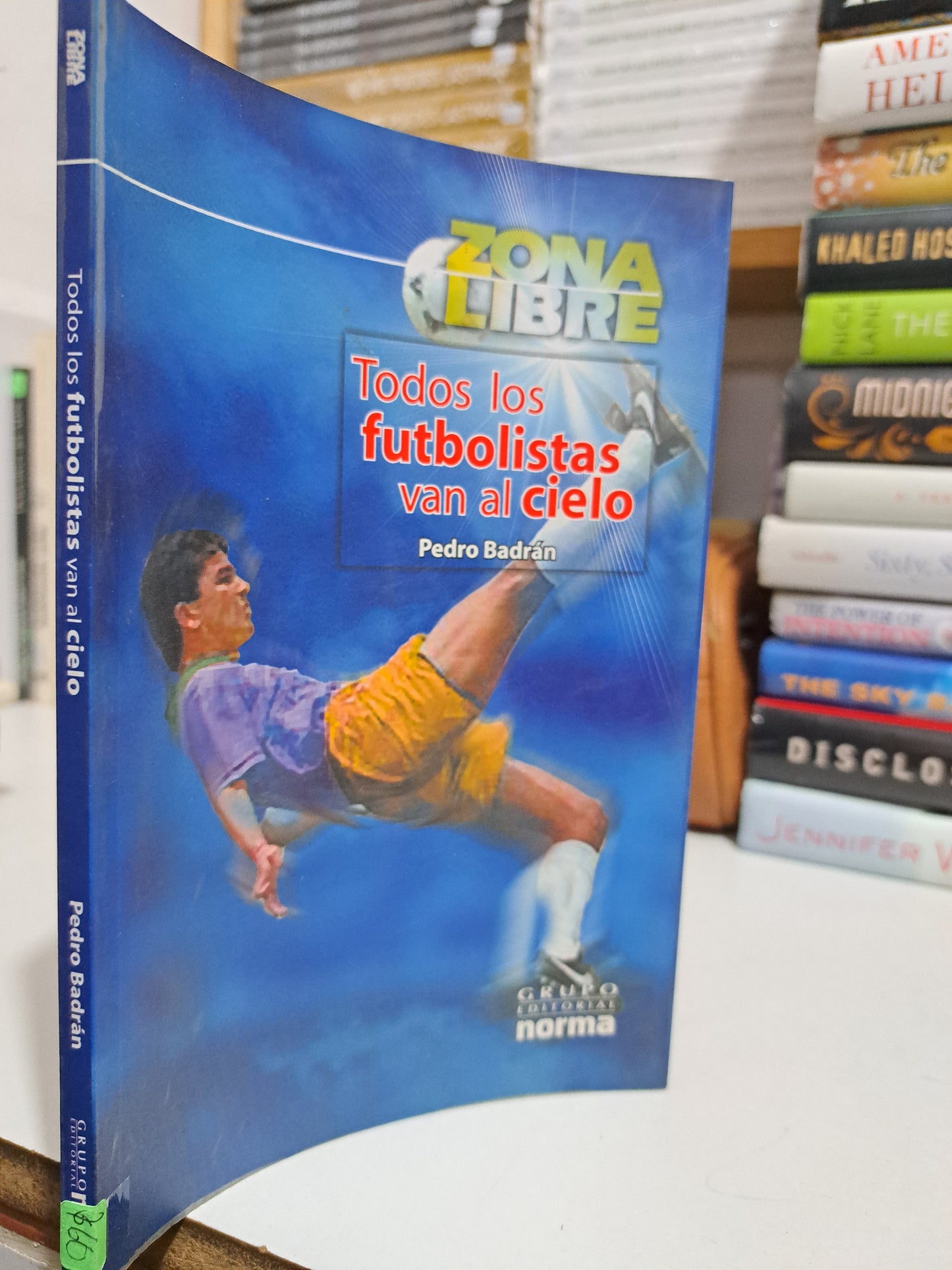 TODOS LOS FUTBOLISTAS VAN AL CIELO PEDRO BADRÁN USADO NOVELA JUÁREZ