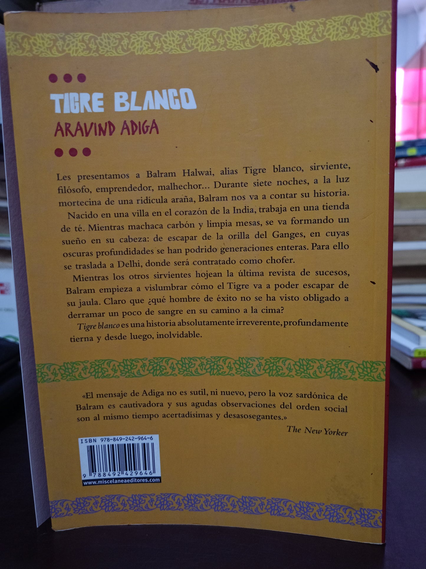 TIGRE BLANCO POR ARAVIND ADIGA USADO NOVELA LITERARIO 305