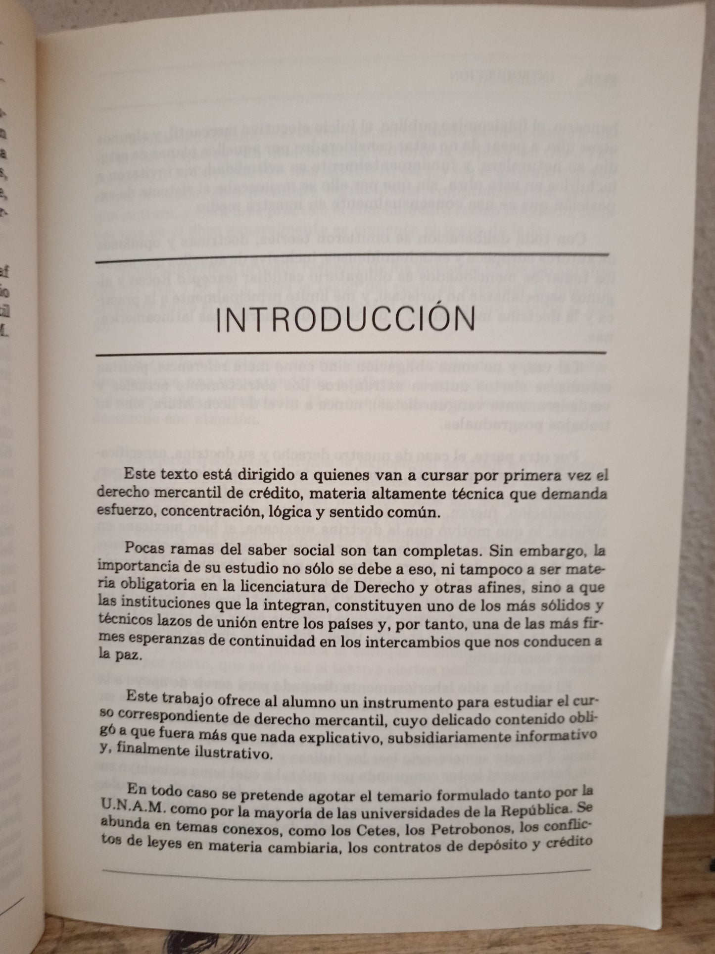 TÍTULOS Y CONTRATOS DE CRÉDITO QUIEBRAS POR L. CARLOS DÁVALOS MEJÍA USADO DERECHO LITERARIO 305