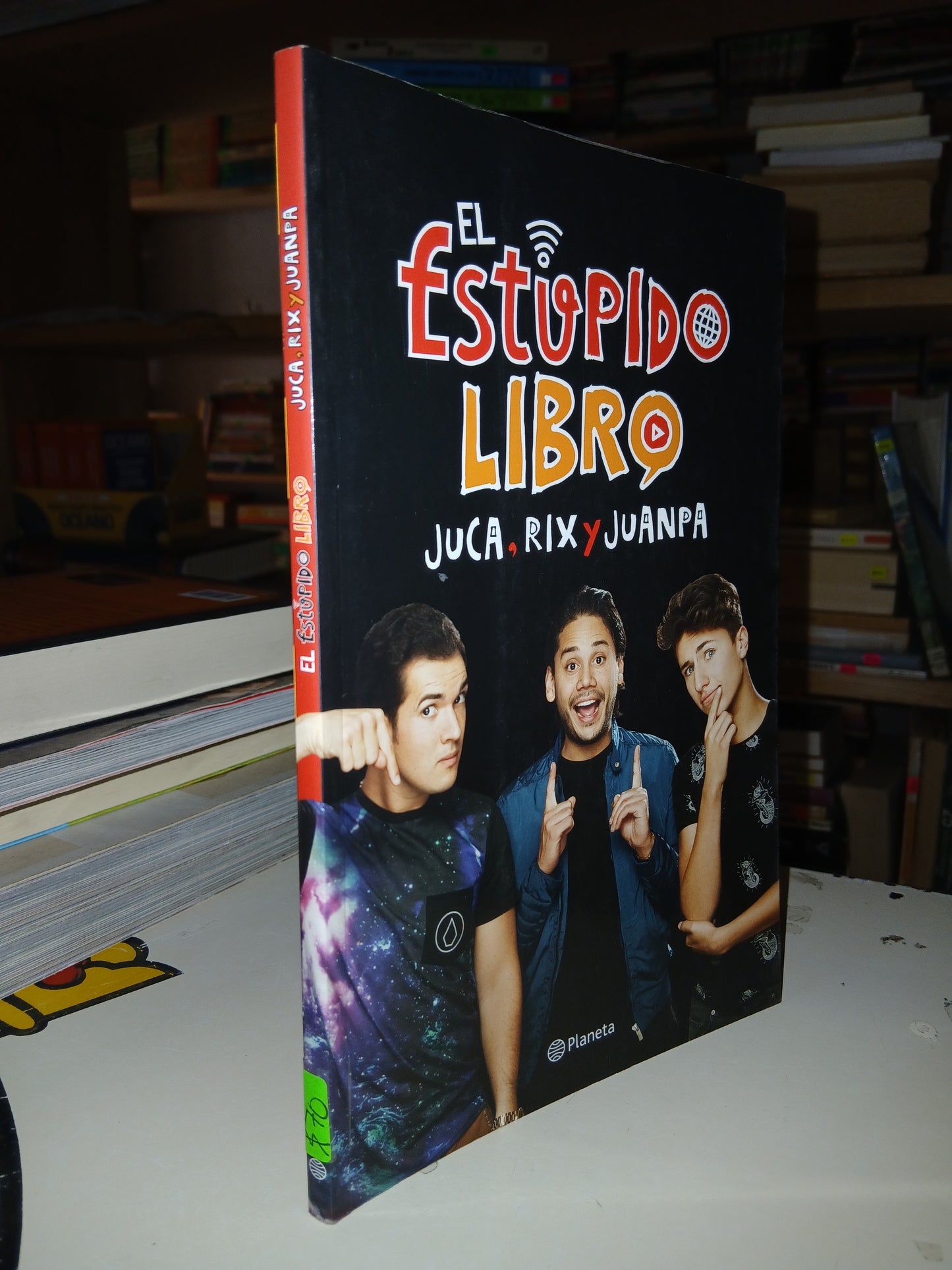 EL ESTÚPIDO LIBRO POR JUCA, RIX Y JUANPA USADO NOVELA LITERARIO 207