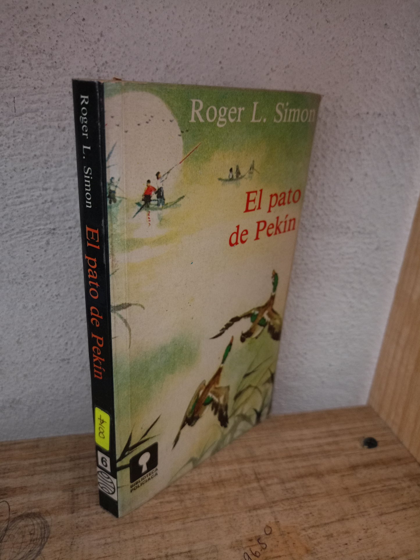 EL PATO DE PEKÍN POR ROGER L. SIMON USADO NOVELA LITERARIO 305