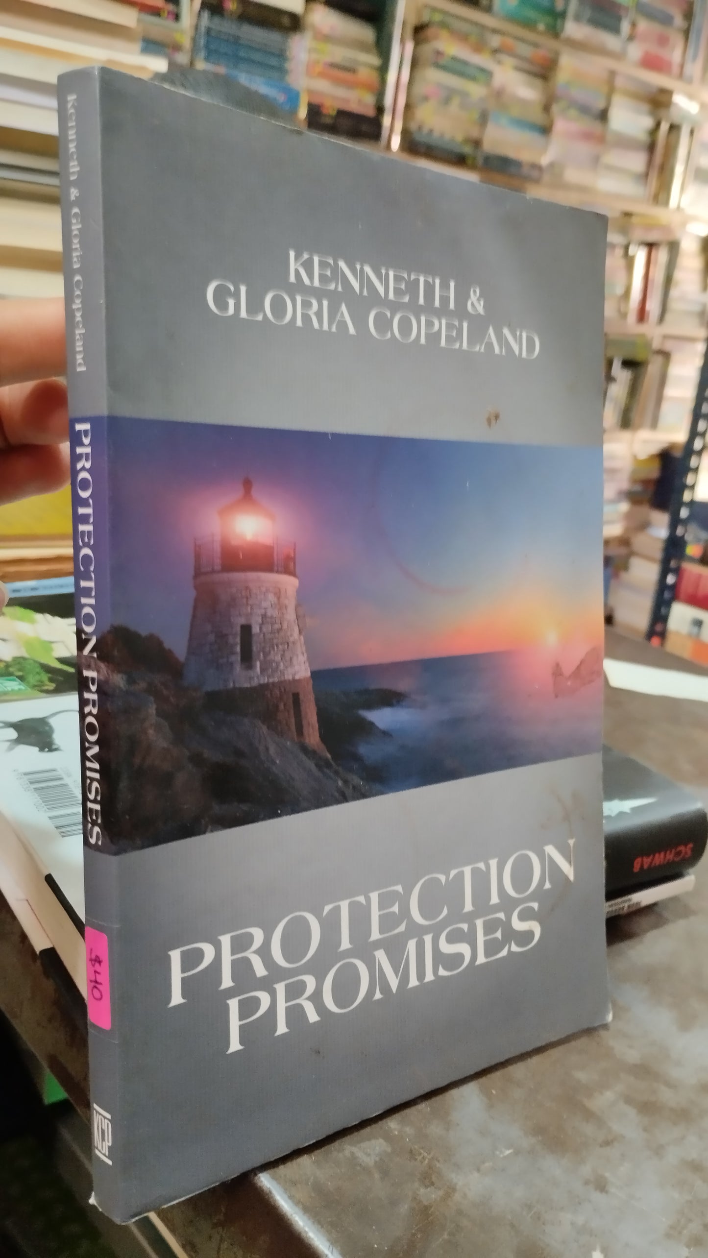 PROTECCION PROMISES POR KENNETH LIBRO USADO IDIOMAS ALDAMA