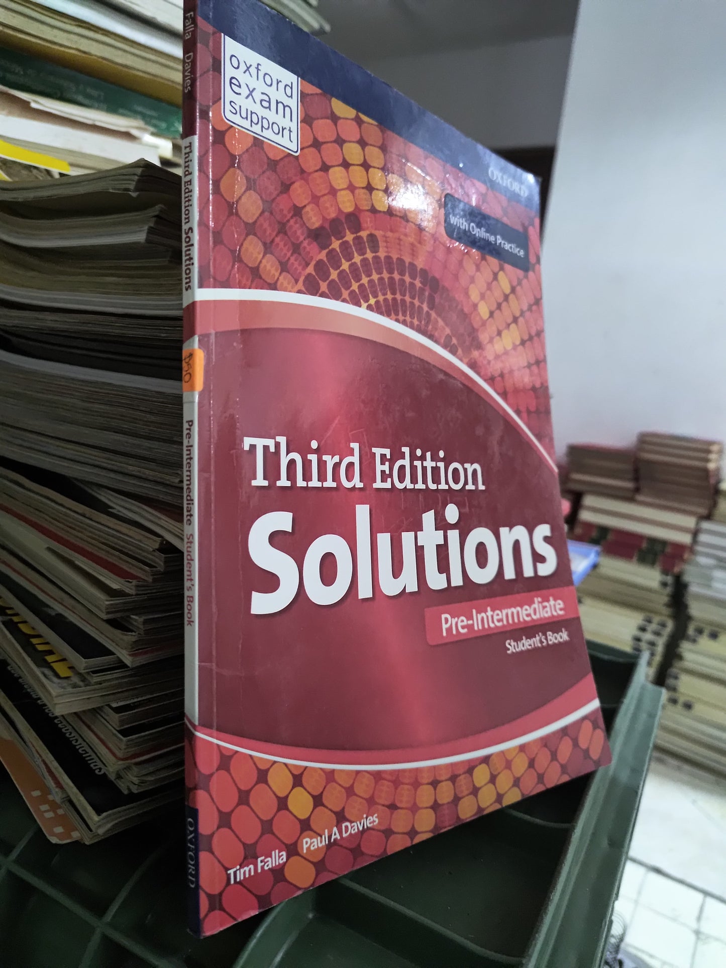 SOLUTIONS PRE INGERMEDIATE POR THIRD EDITION POR TIM FALLA USADO IDIOMAS JUAREZ 515