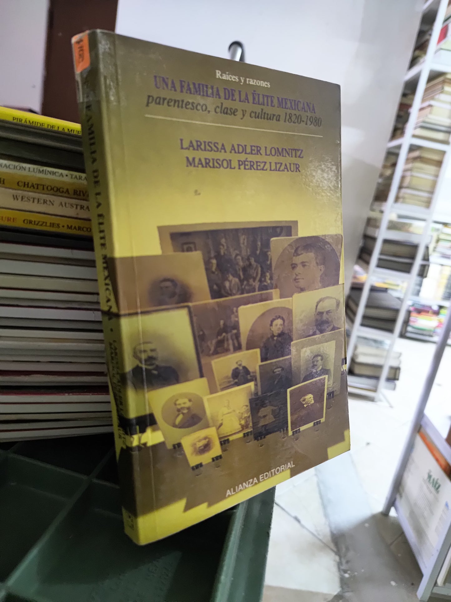 UNA FAMILIA DE LA ELITE MEXICANA POR LARISSA ADLER LOMNITZ USADO POLITICA JUAREZ 515