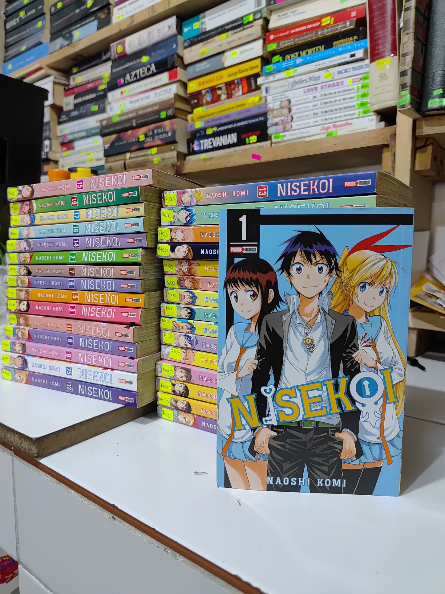 COLECCION DE MANGAS NISEKOI POR NAOSHI KOMI USADO NOVELAS JUAREZ 507 TOMOS 1-25 $100 C/U