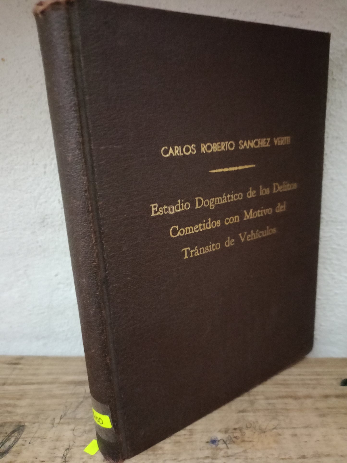 ESTUDIO DOGMATICO DE LOS DELITOS COMETIDOS CON MOTIVO DEL TRANSITO DE VEHICULOS POR CARLOS ROBERTO SANCHEZ VERTTI USADO DERECHO LITERARIO 305