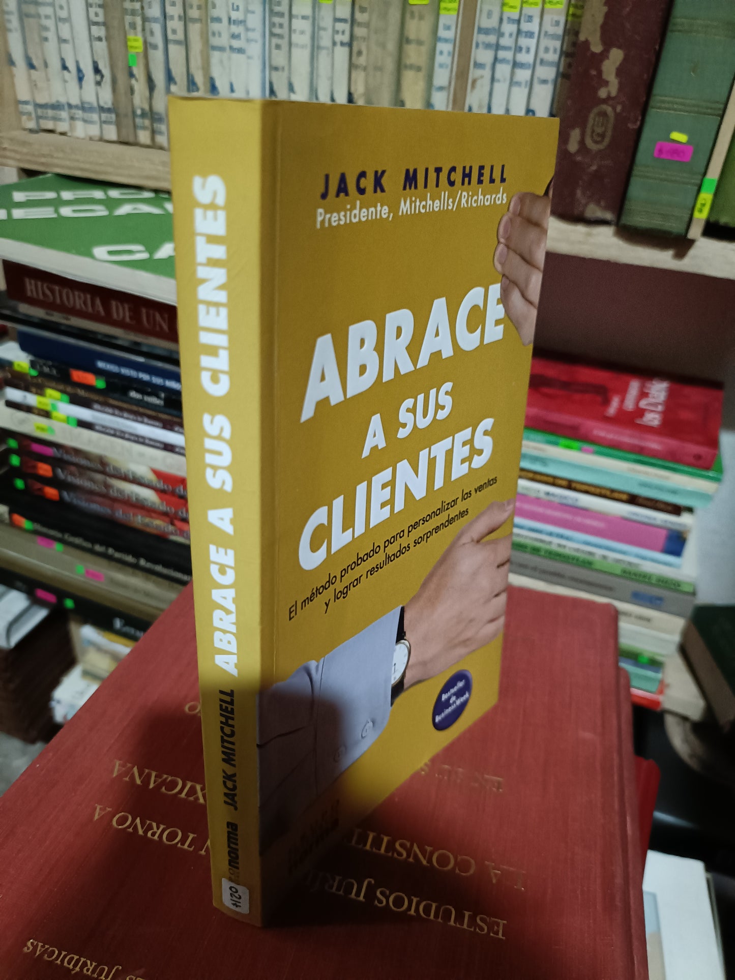 ABRACE A SUS CLIENTES POR JACK MITCHELL USADO SUPERACION PERSONAL ALDAMA